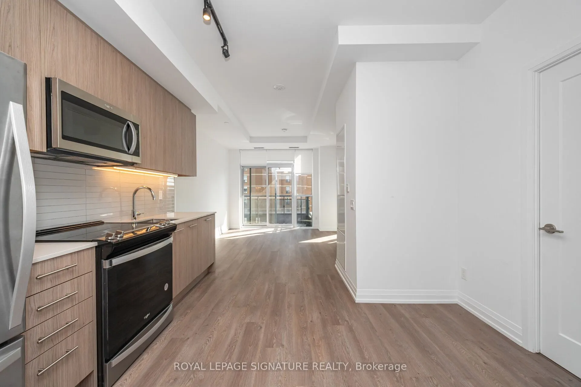 286 Main Street, #910