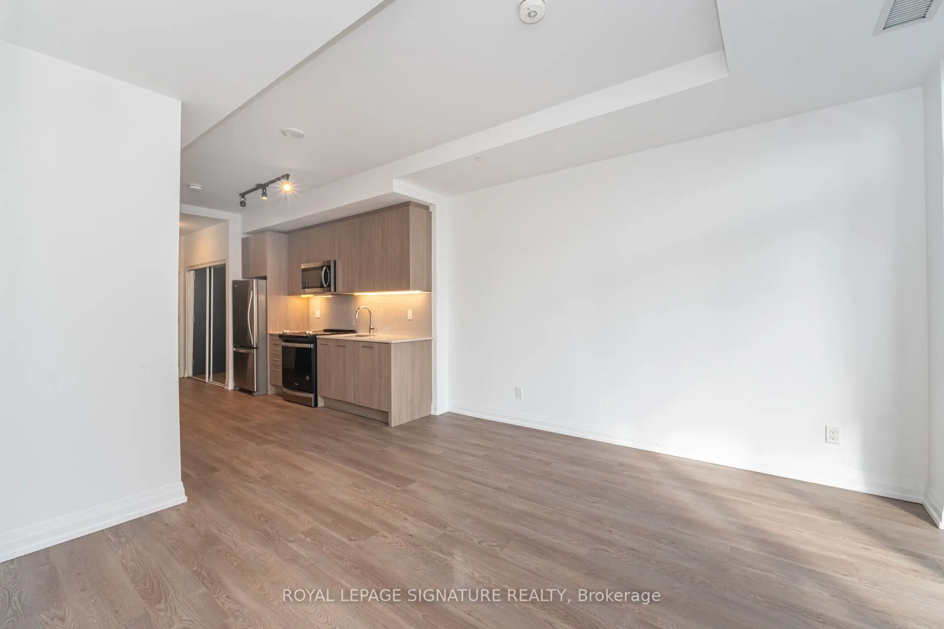 286 Main Street, #910