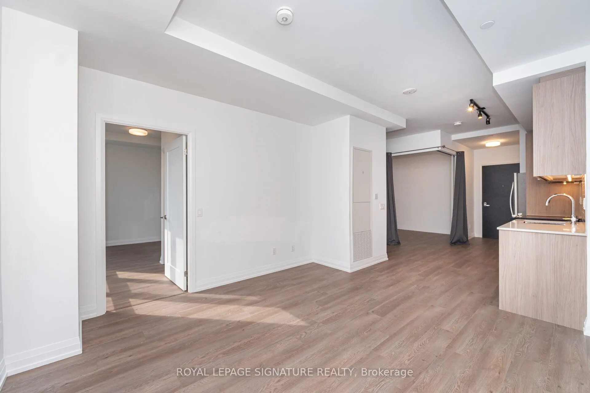 286 Main Street, #910