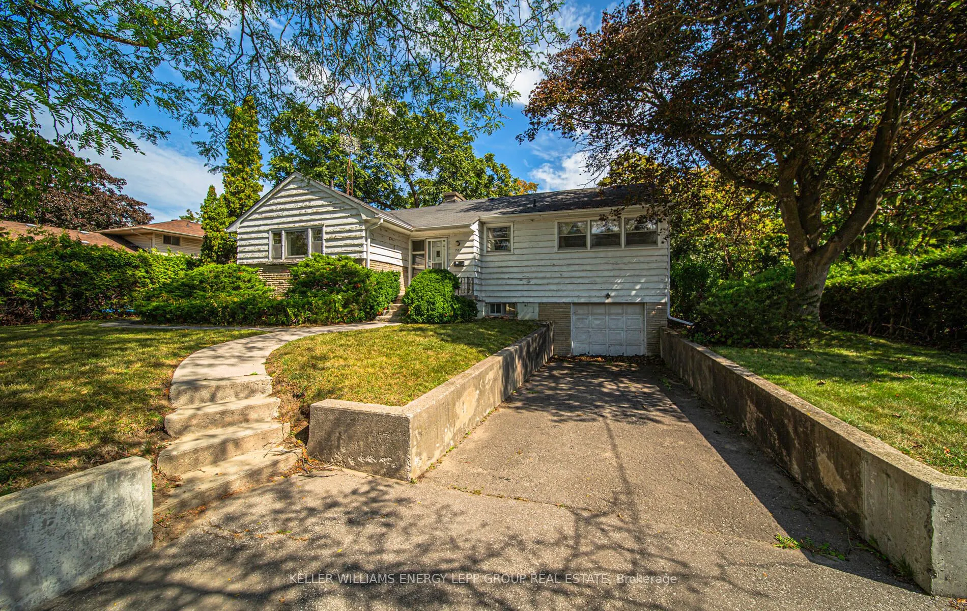 707 Henry Street