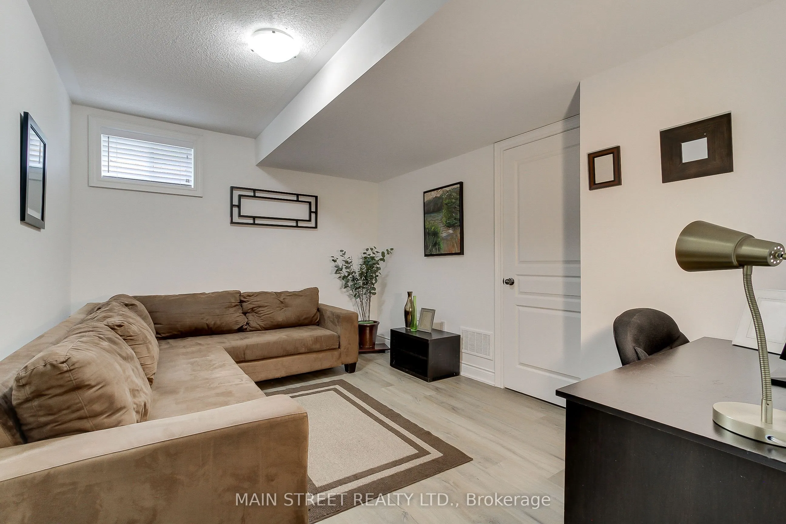 9 Magpie Way E