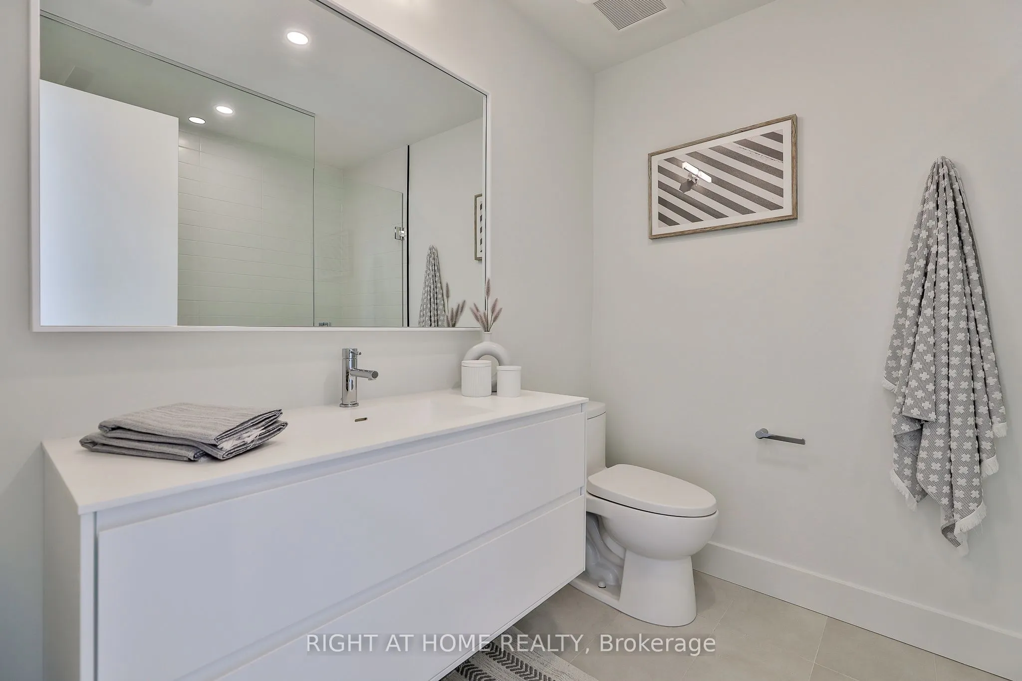 2343 Gerrard Street E, #Centre