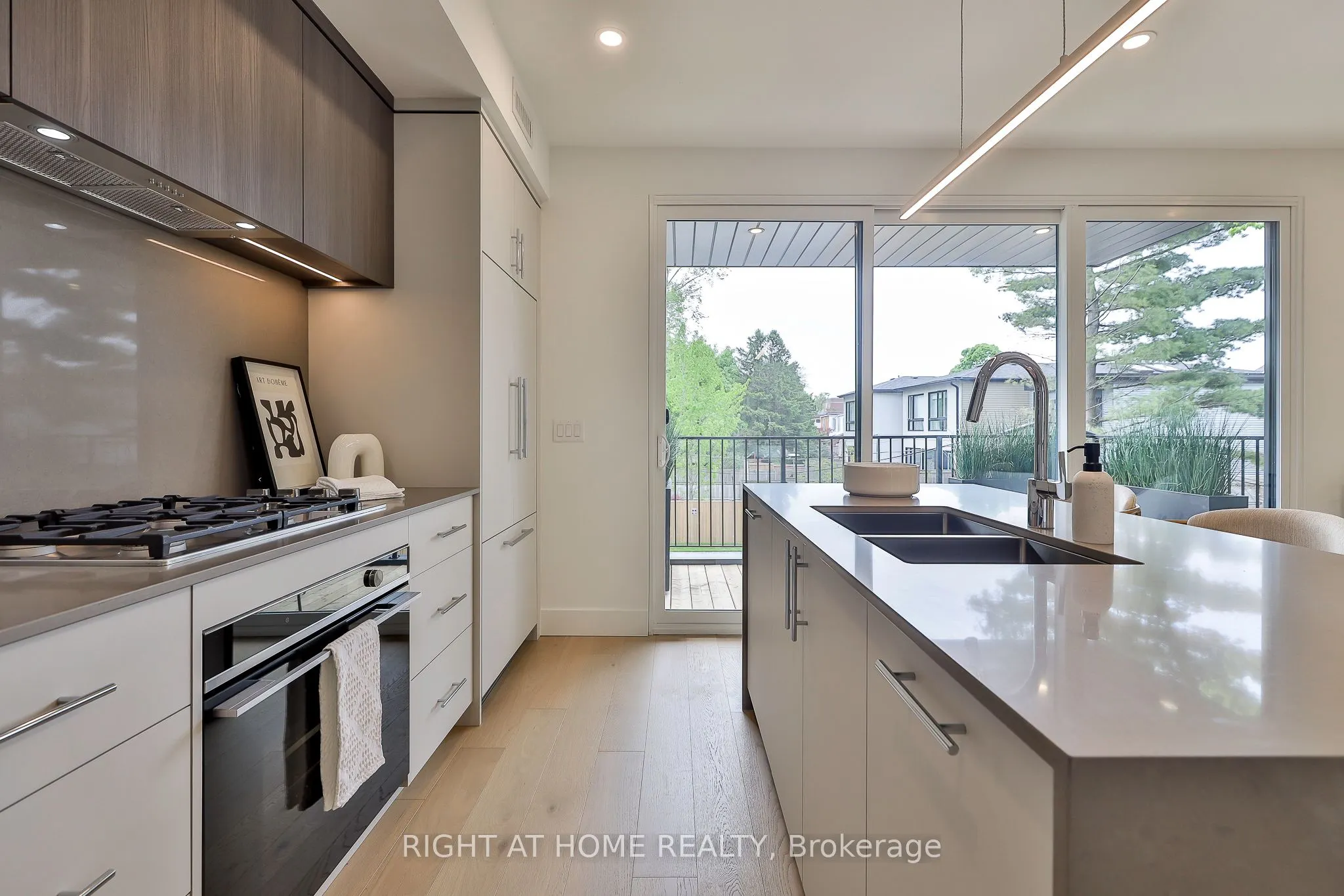 2343 Gerrard Street E, #Centre