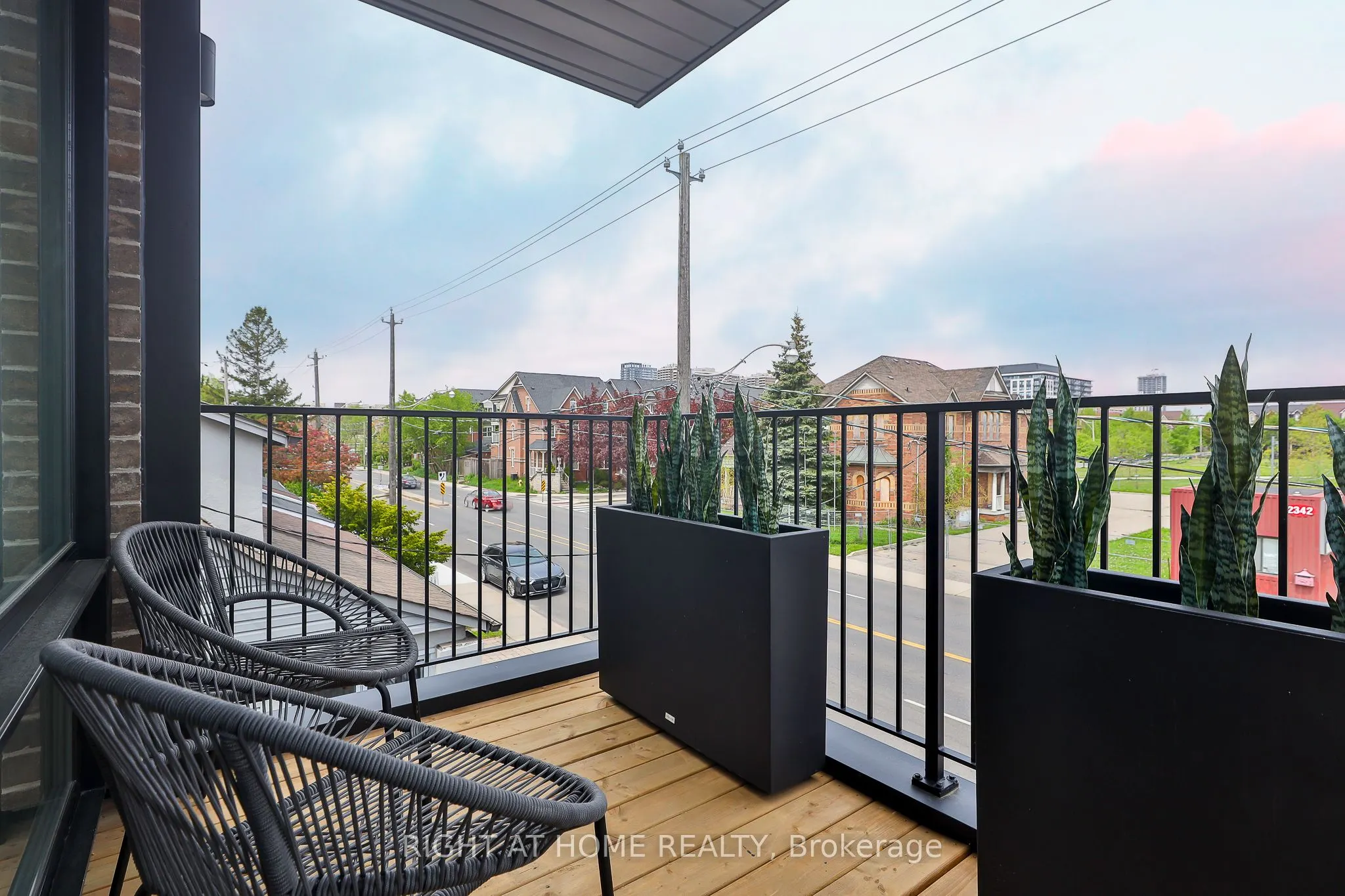 2343 Gerrard Street E, #Centre