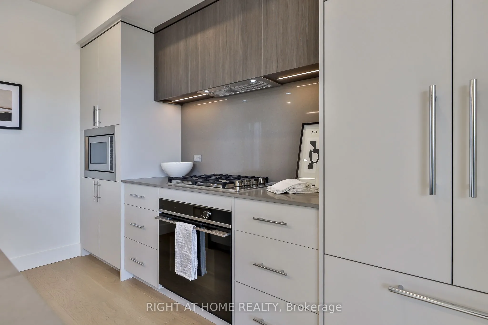 2343 Gerrard Street E, #Centre