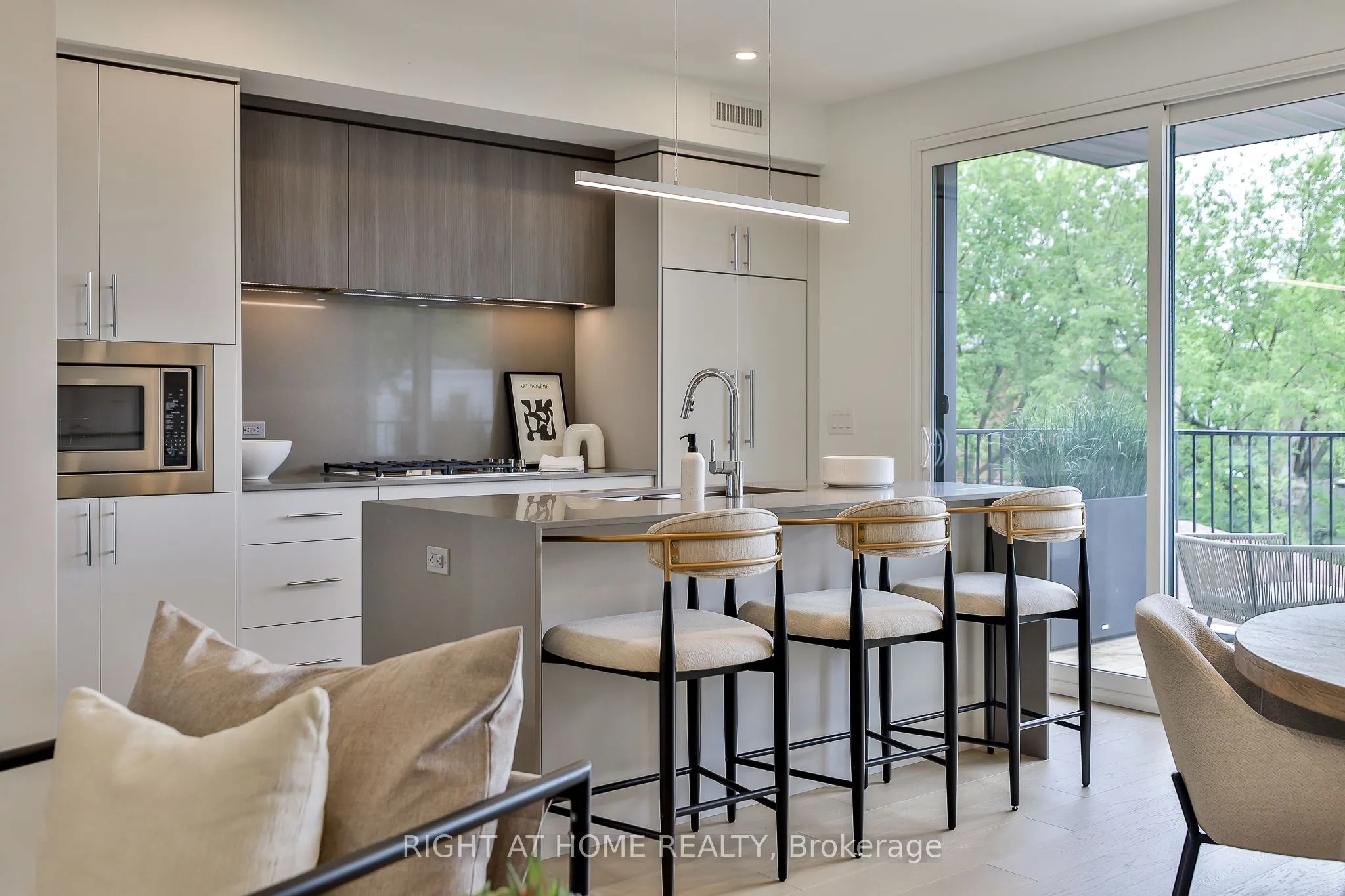 2343 Gerrard Street E, #Centre
