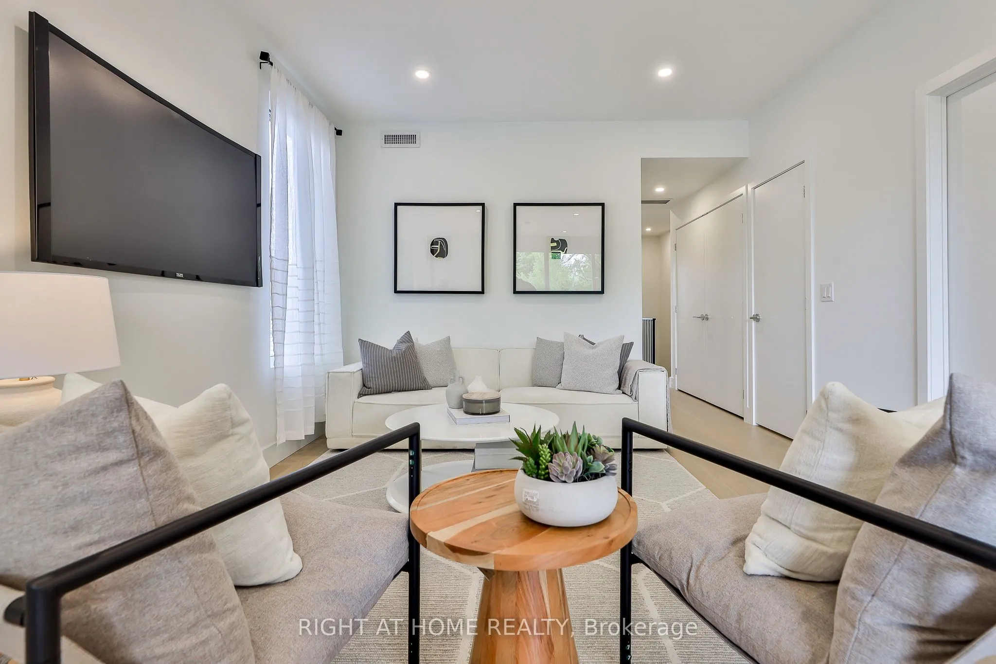 2343 Gerrard Street E, #Centre