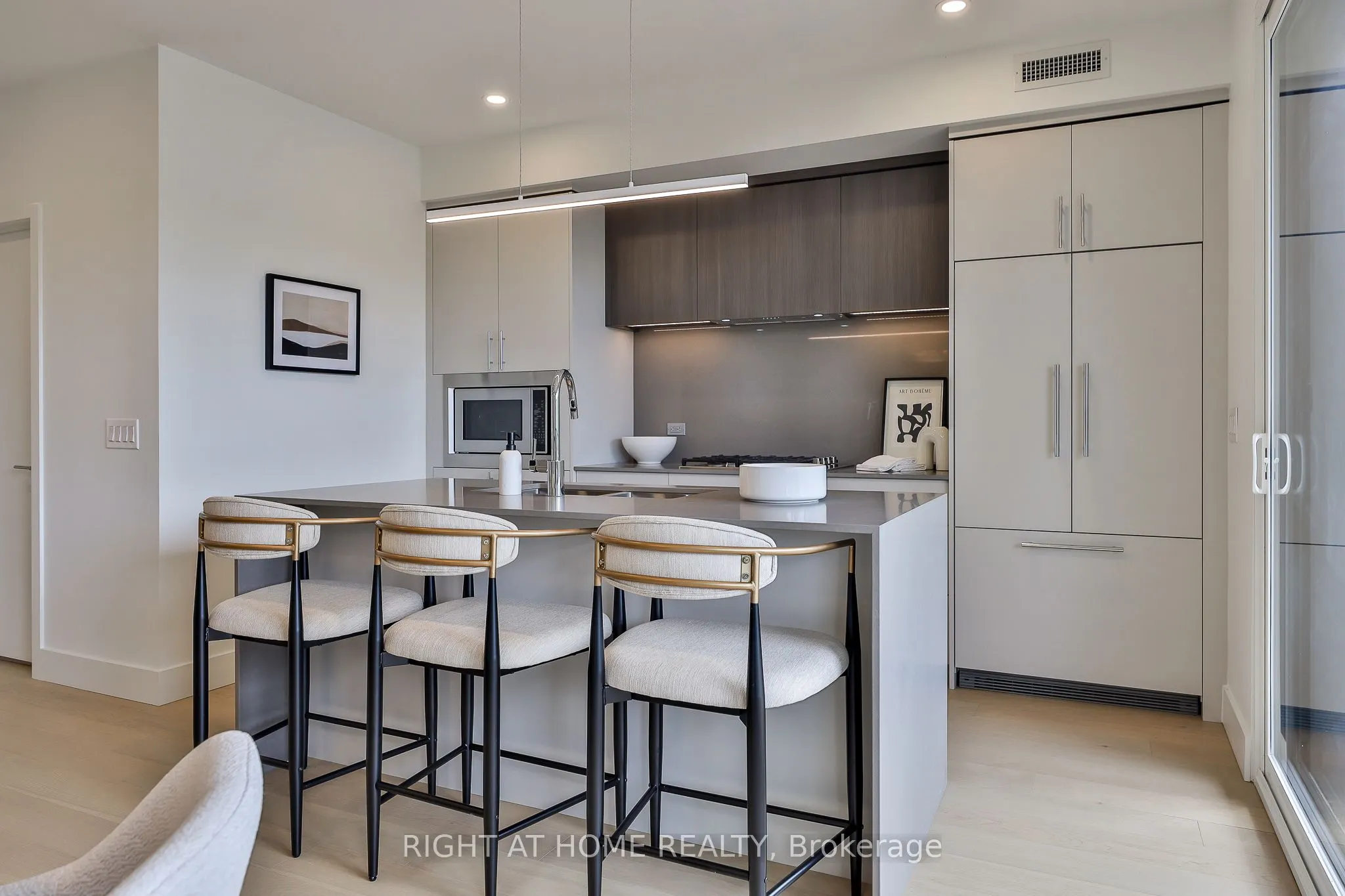 2343 Gerrard Street E, #Centre