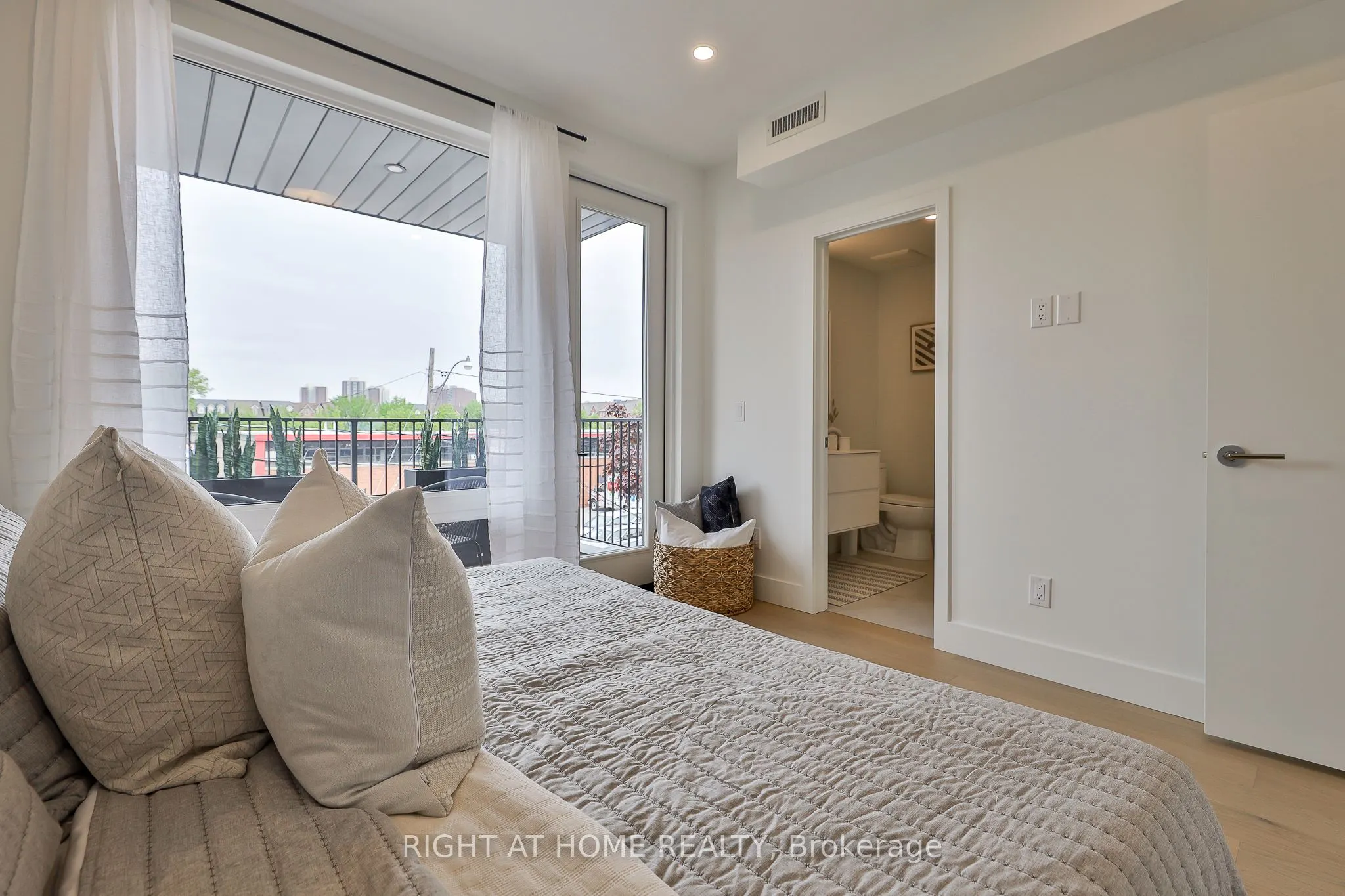 2343 Gerrard Street E, #Centre