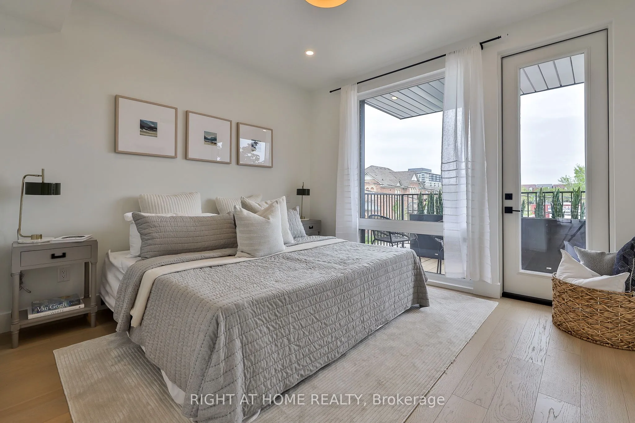 2343 Gerrard Street E, #Centre