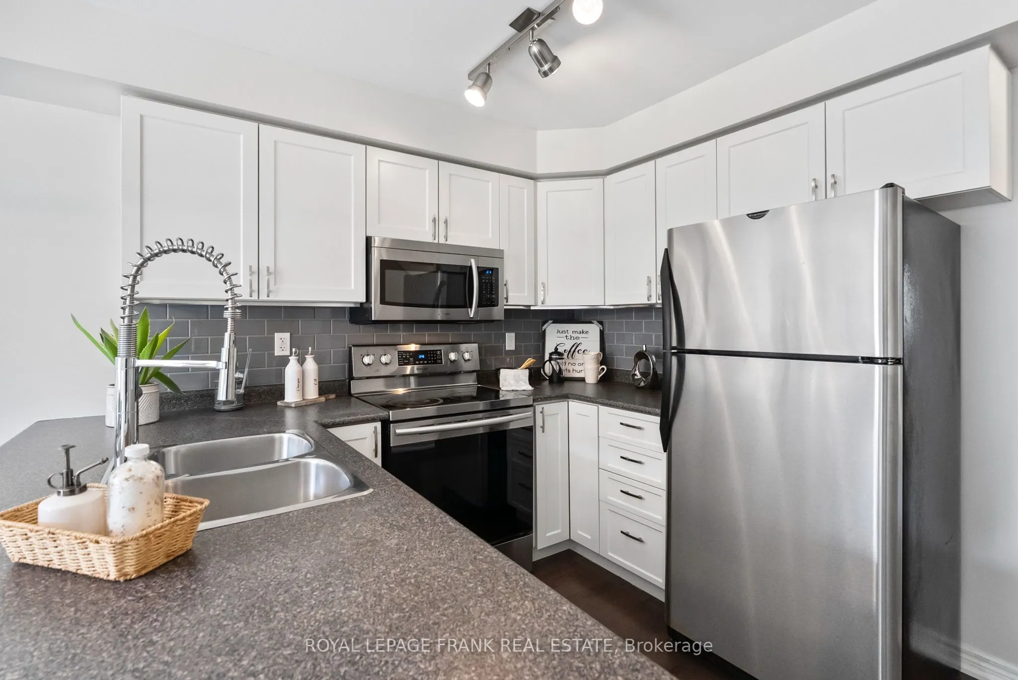 735 Sheppard Avenue, #31