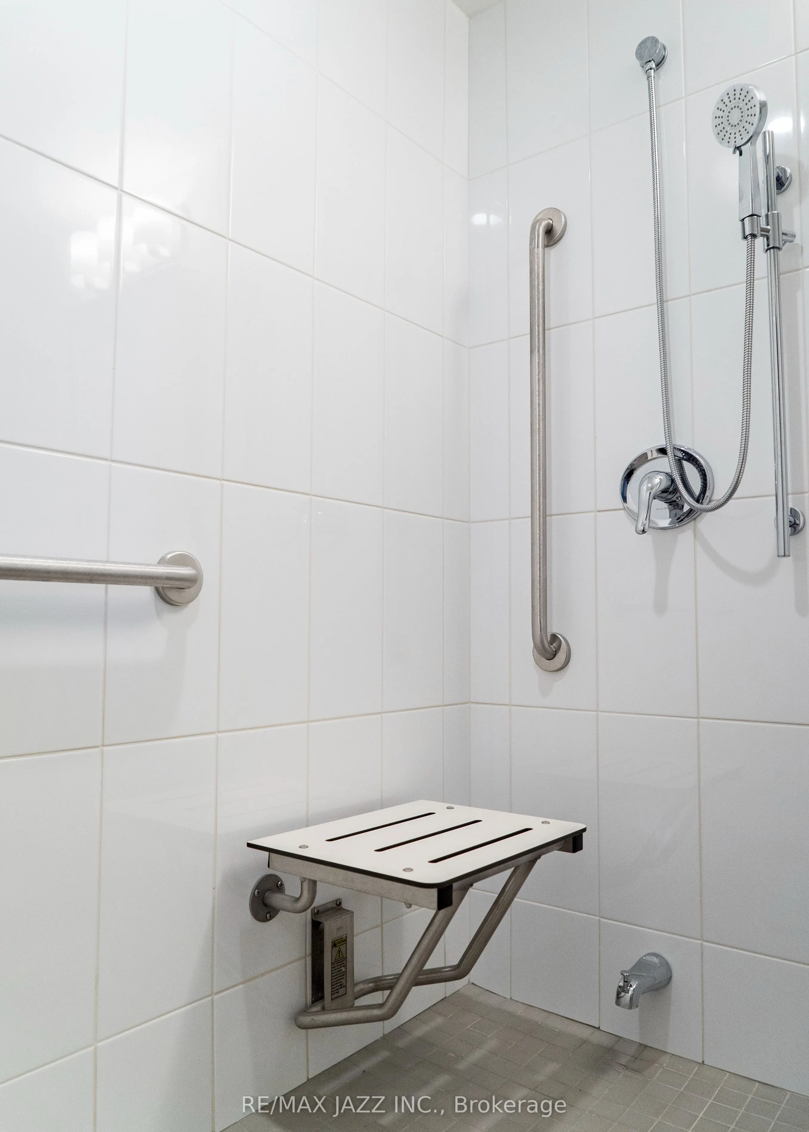 100 Bond Street E, #304