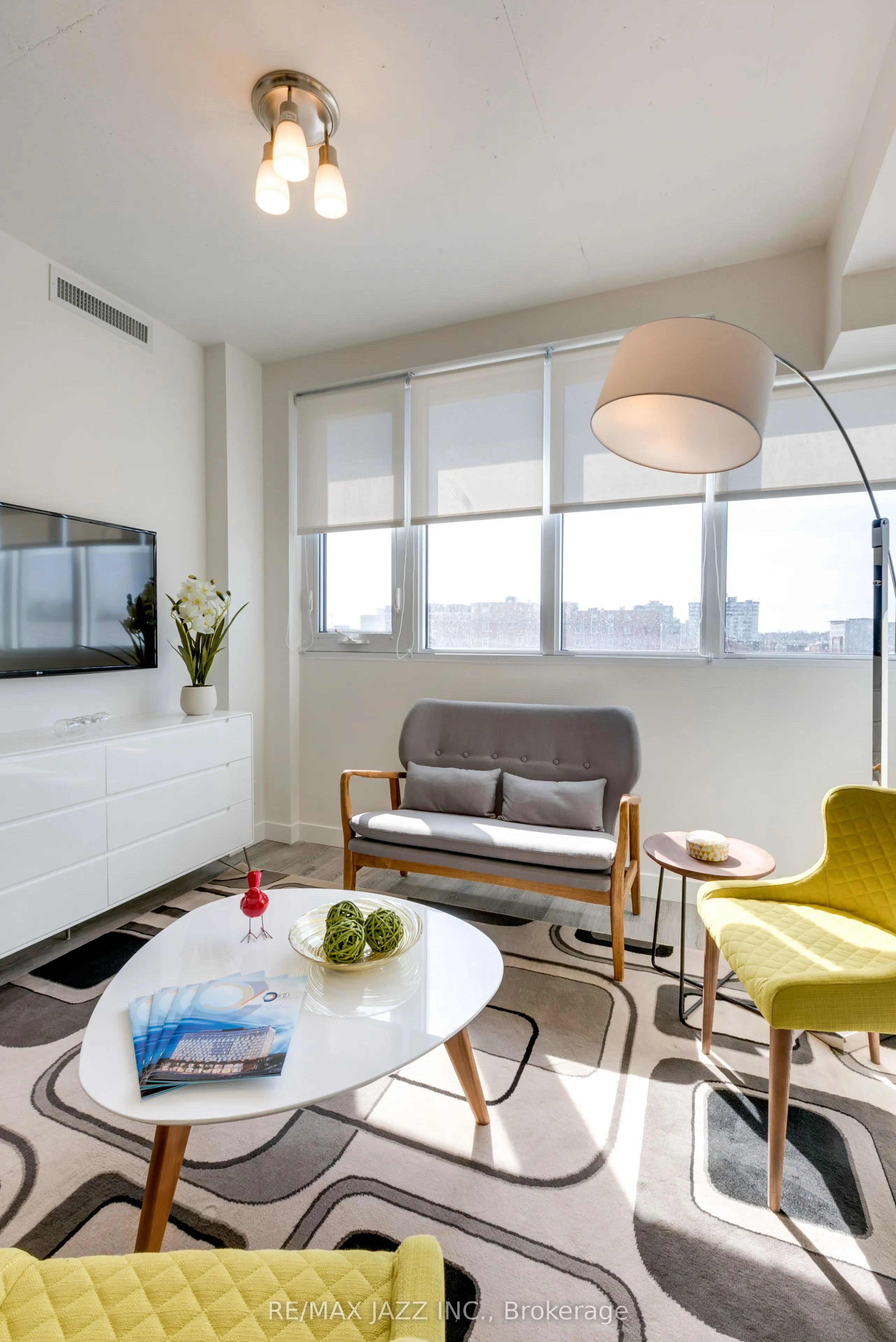 100 Bond Street E, #304