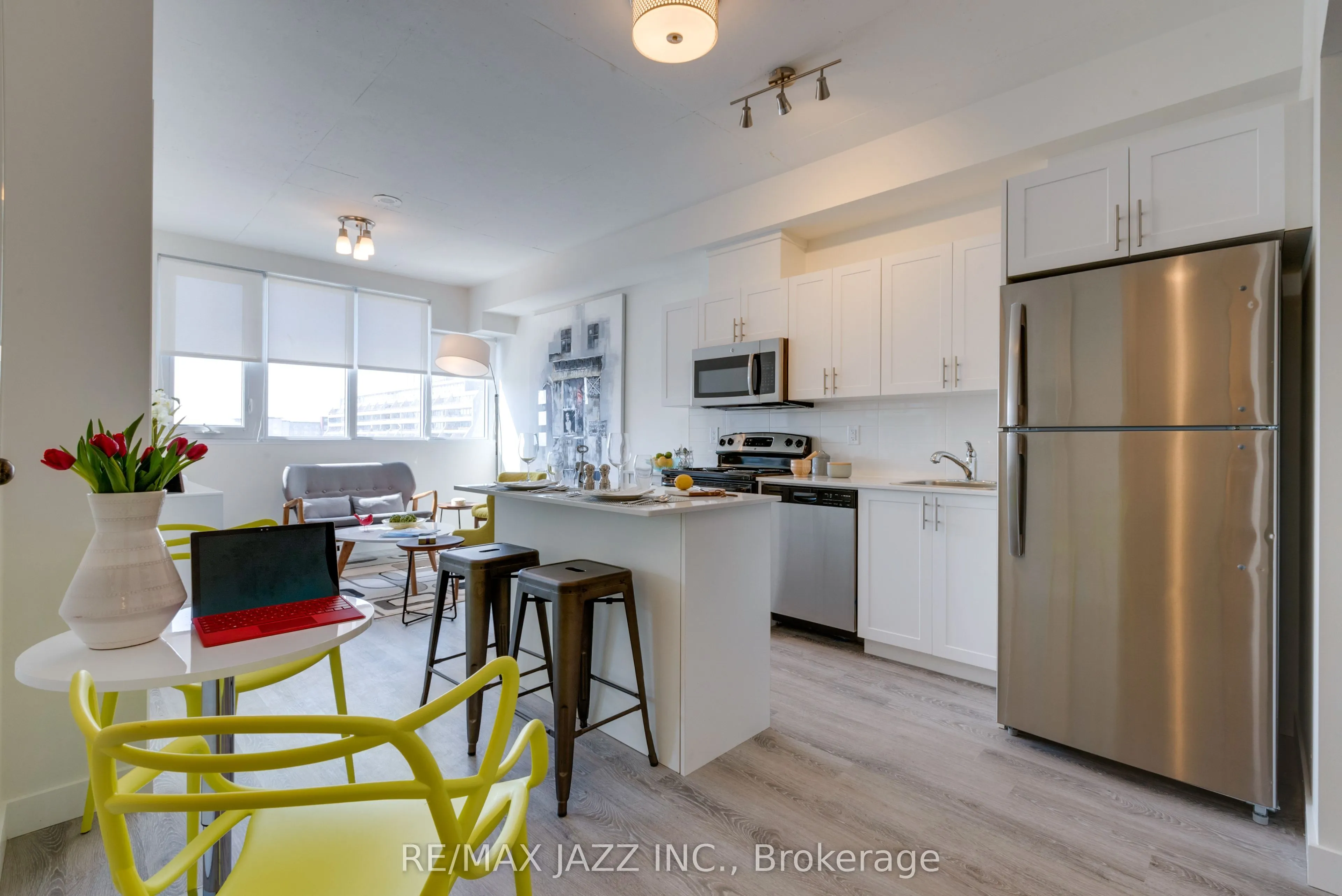 100 Bond Street E, #304