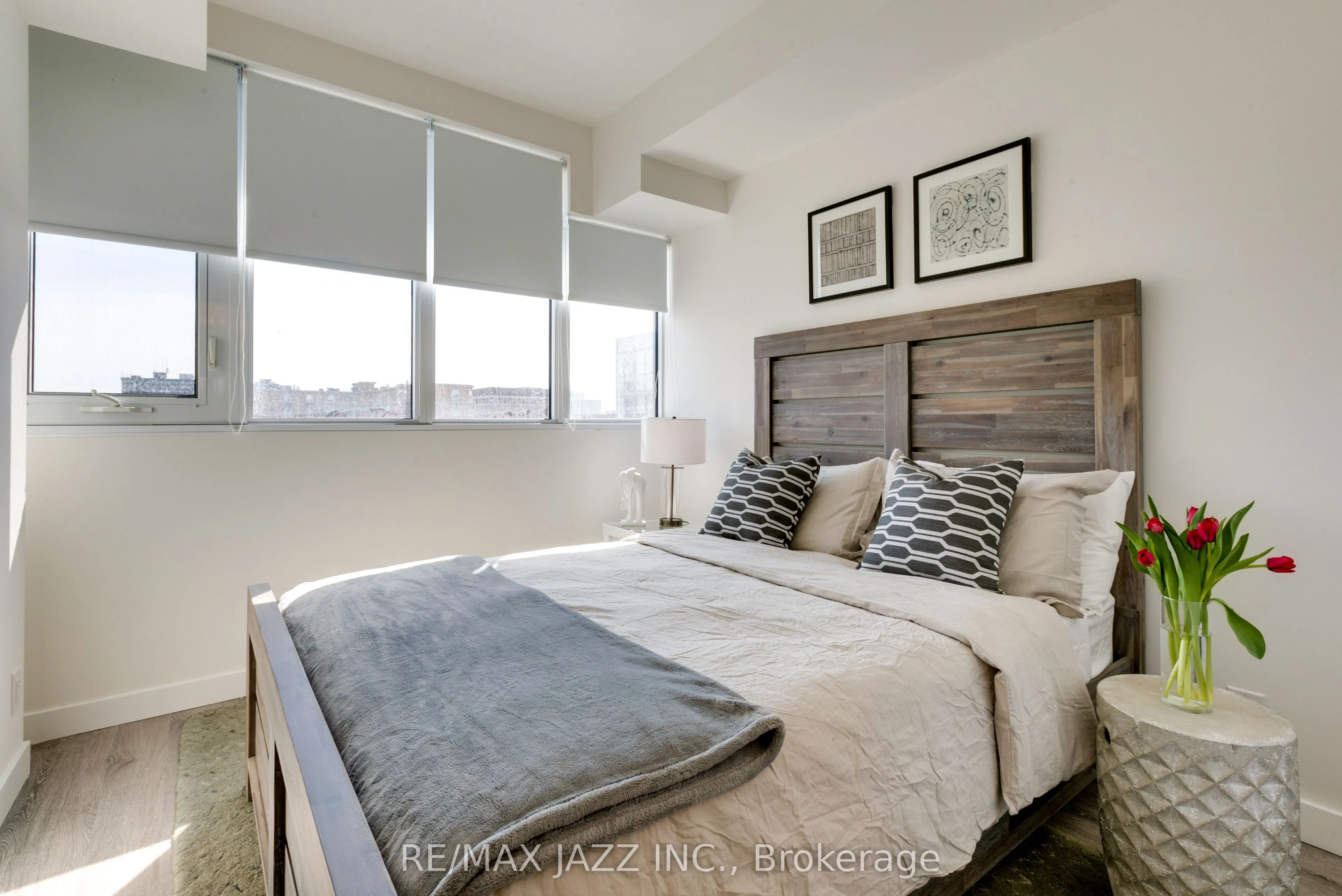 100 Bond Street E, #304