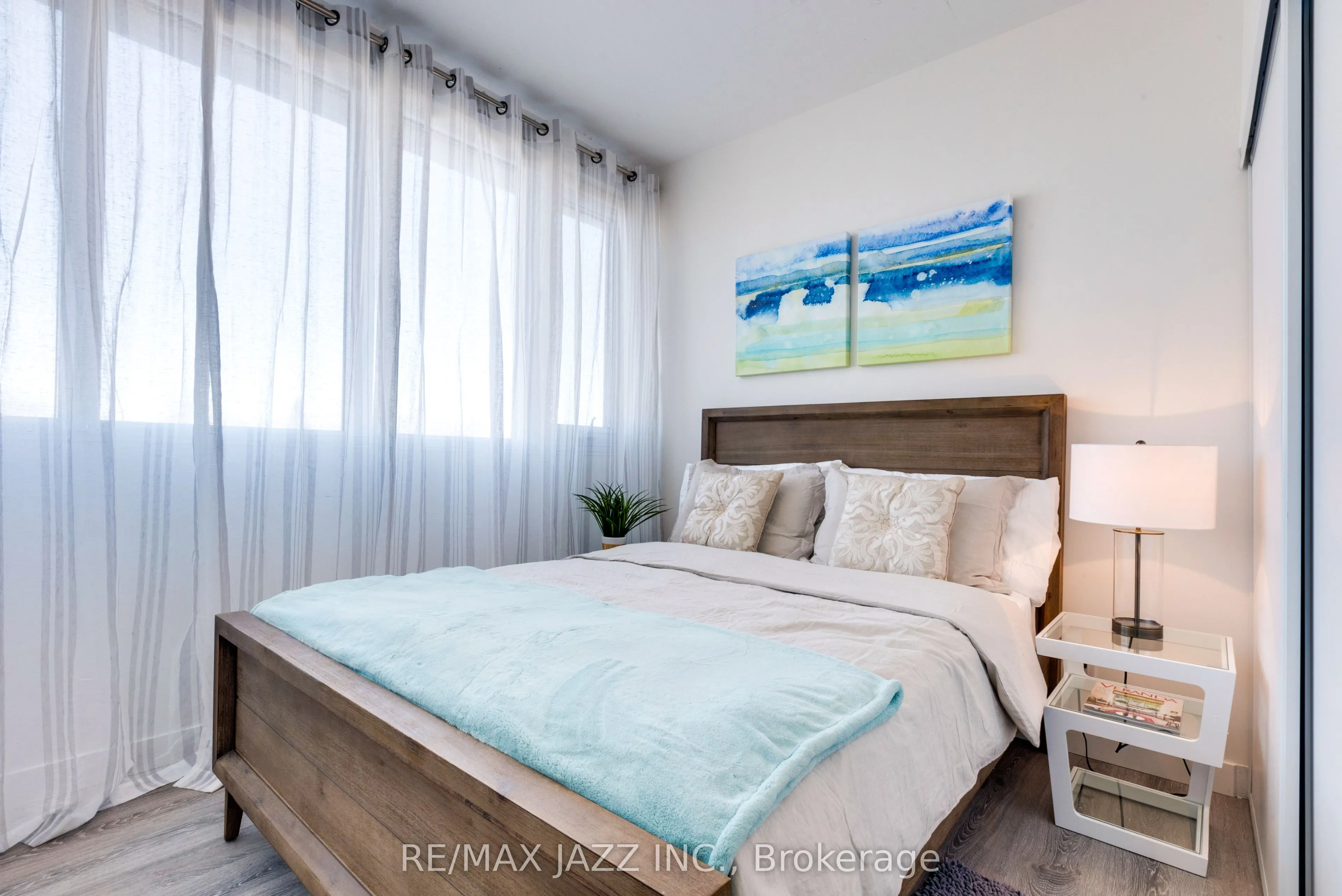 100 Bond Street E, #1014