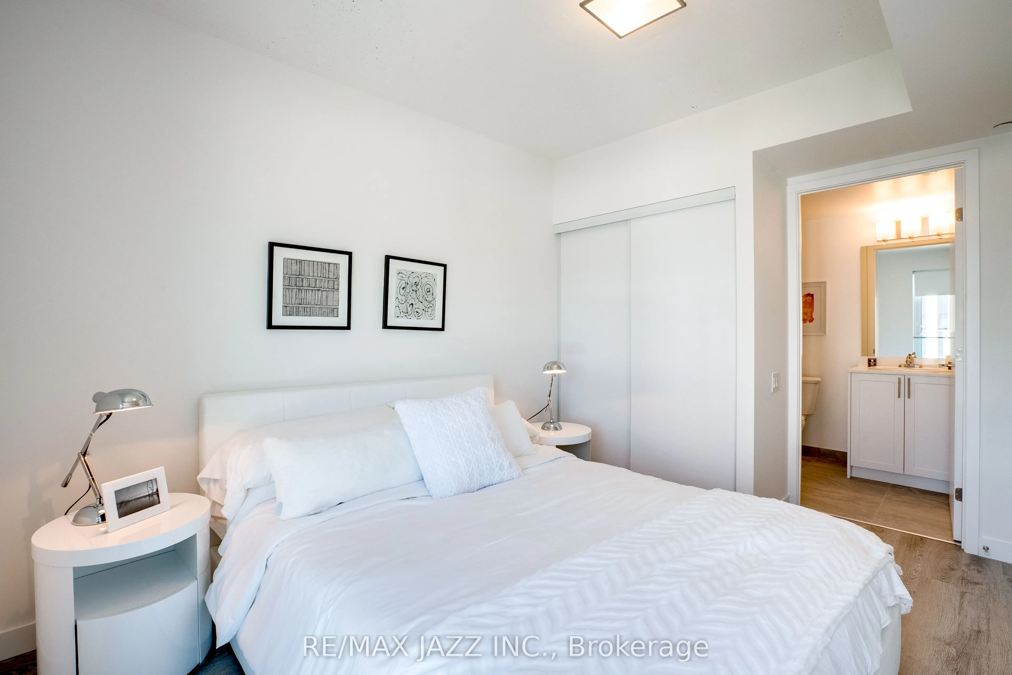 100 Bond Street E, #1014