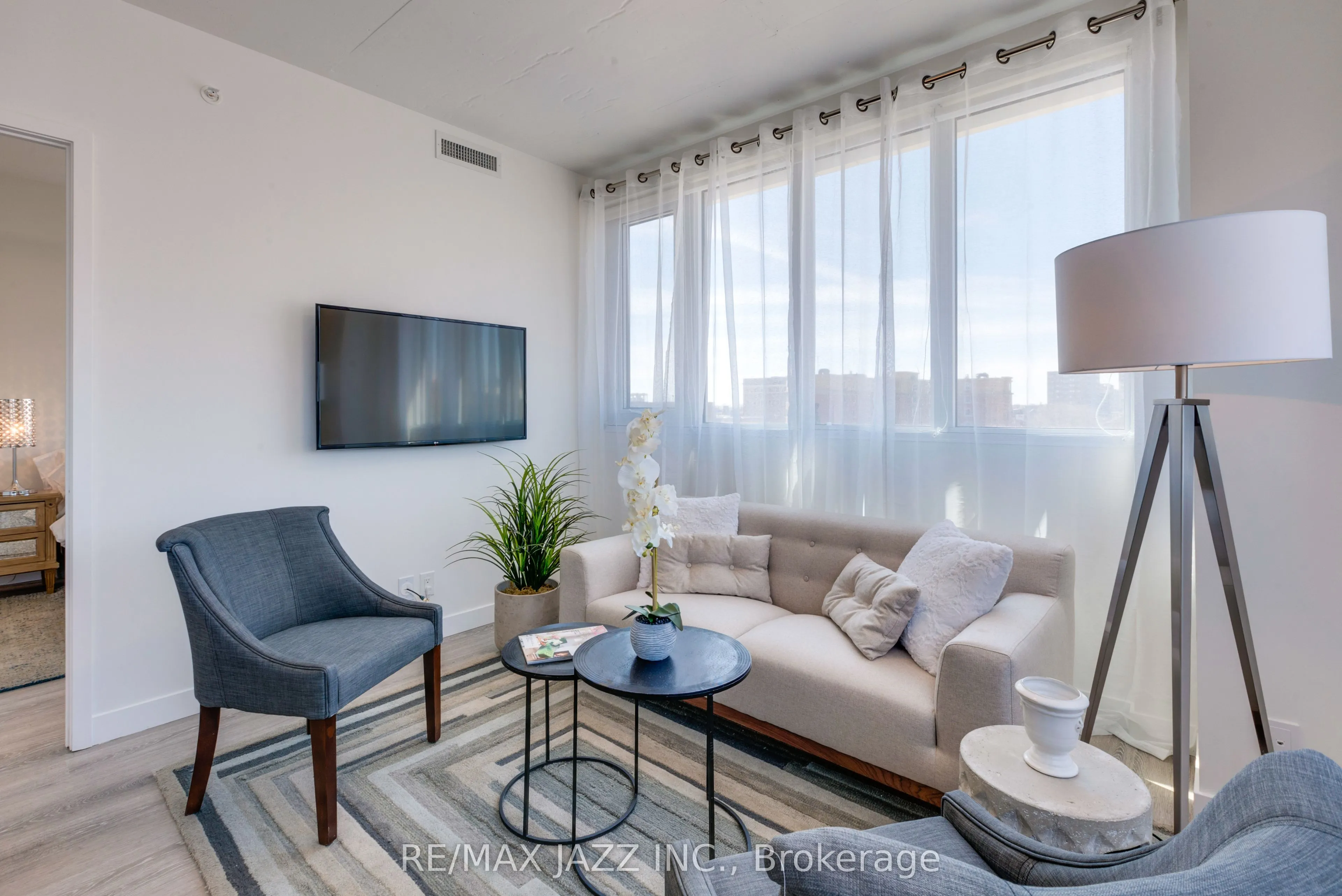 100 Bond Street E, #1014