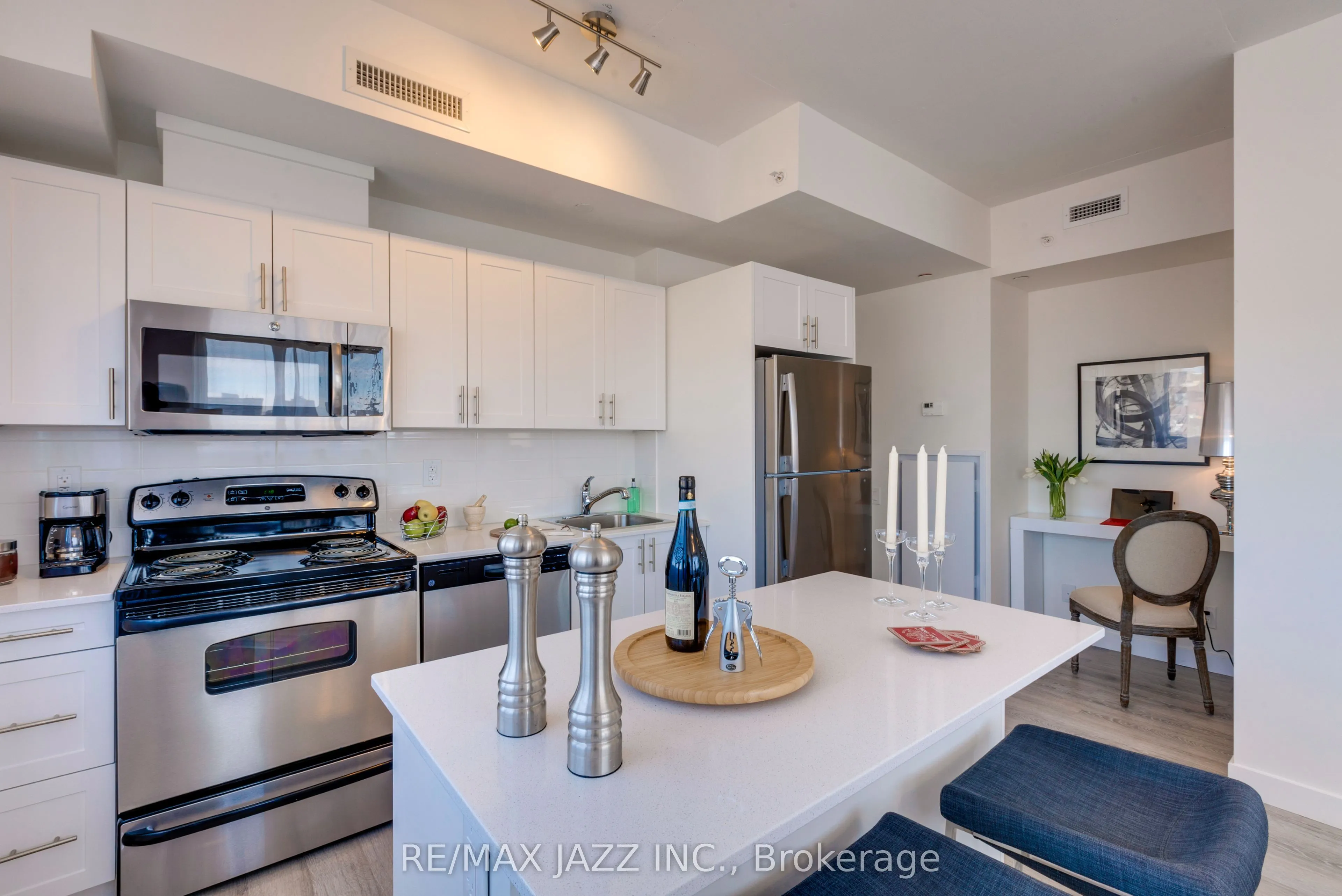 100 Bond Street E, #1014