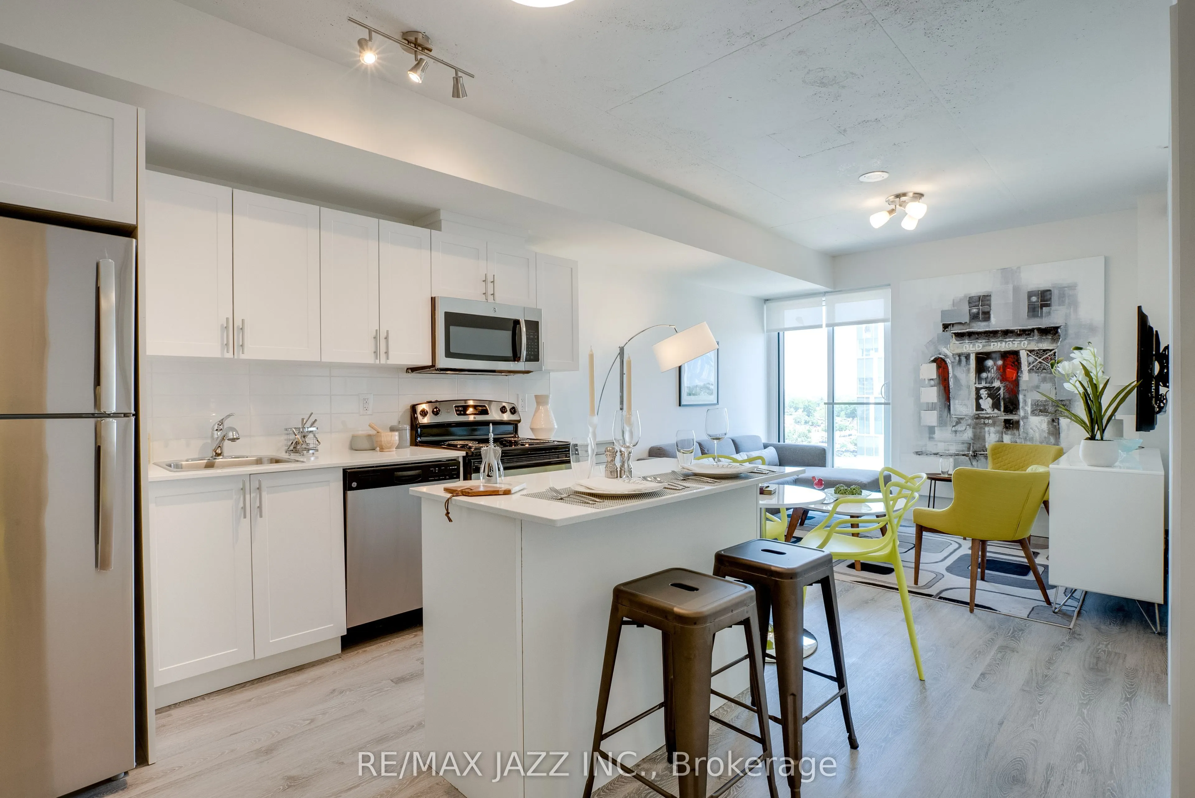 100 Bond Street E, #707