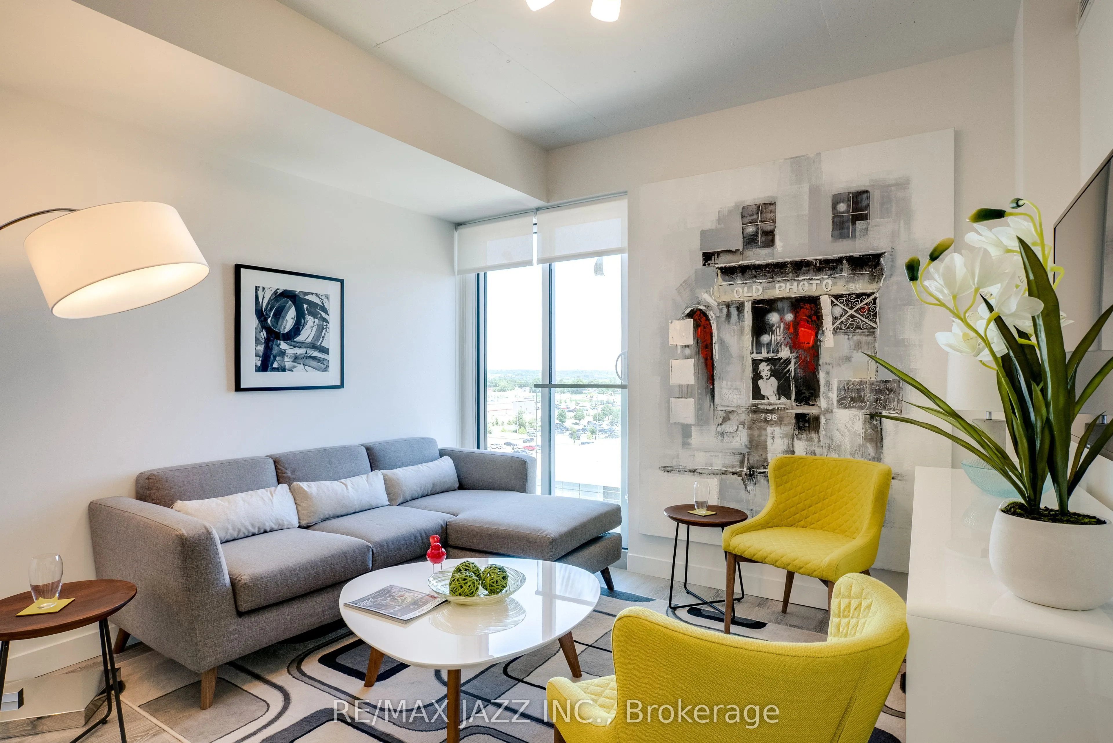 100 Bond Street E, #707