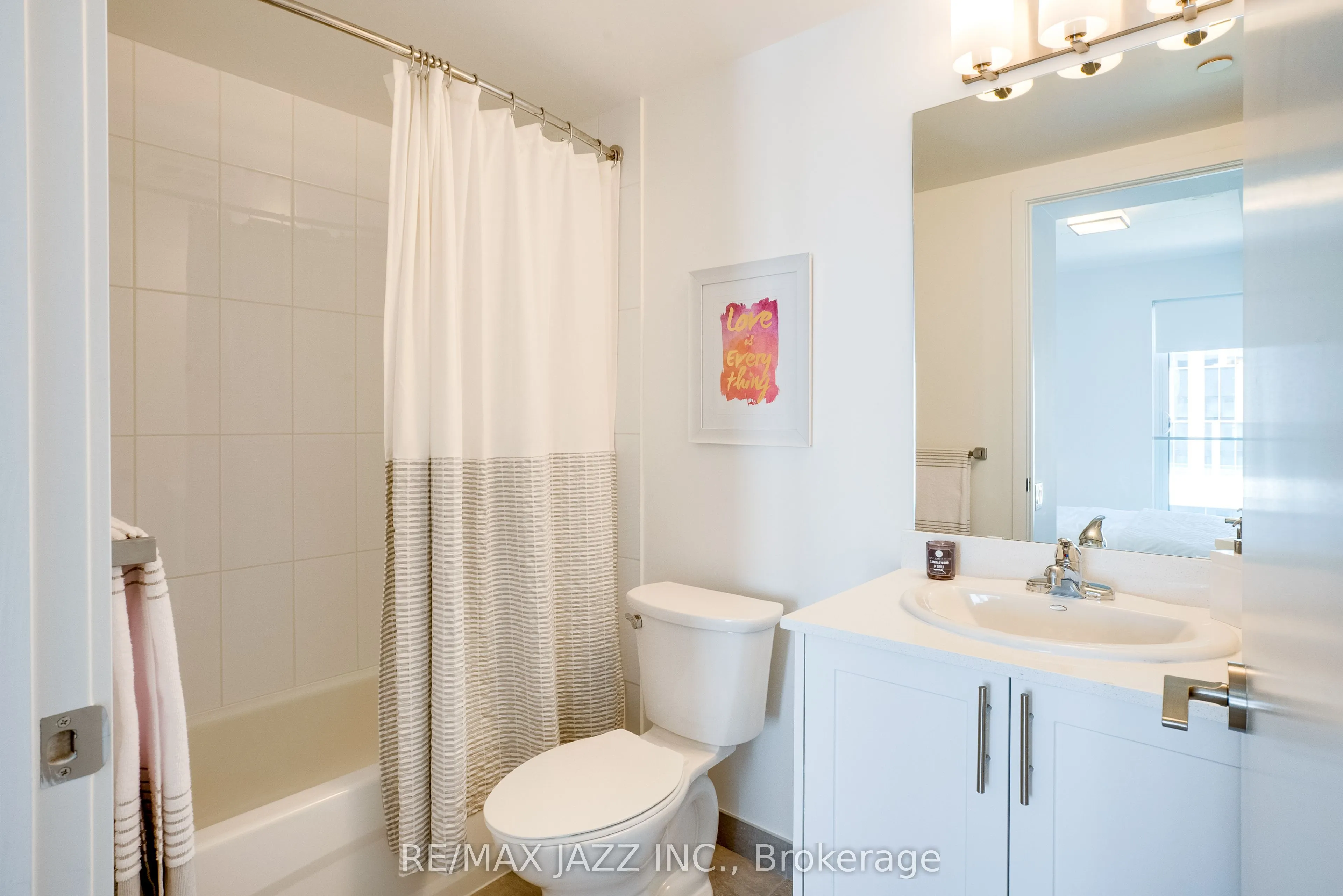 100 Bond Street E, #707