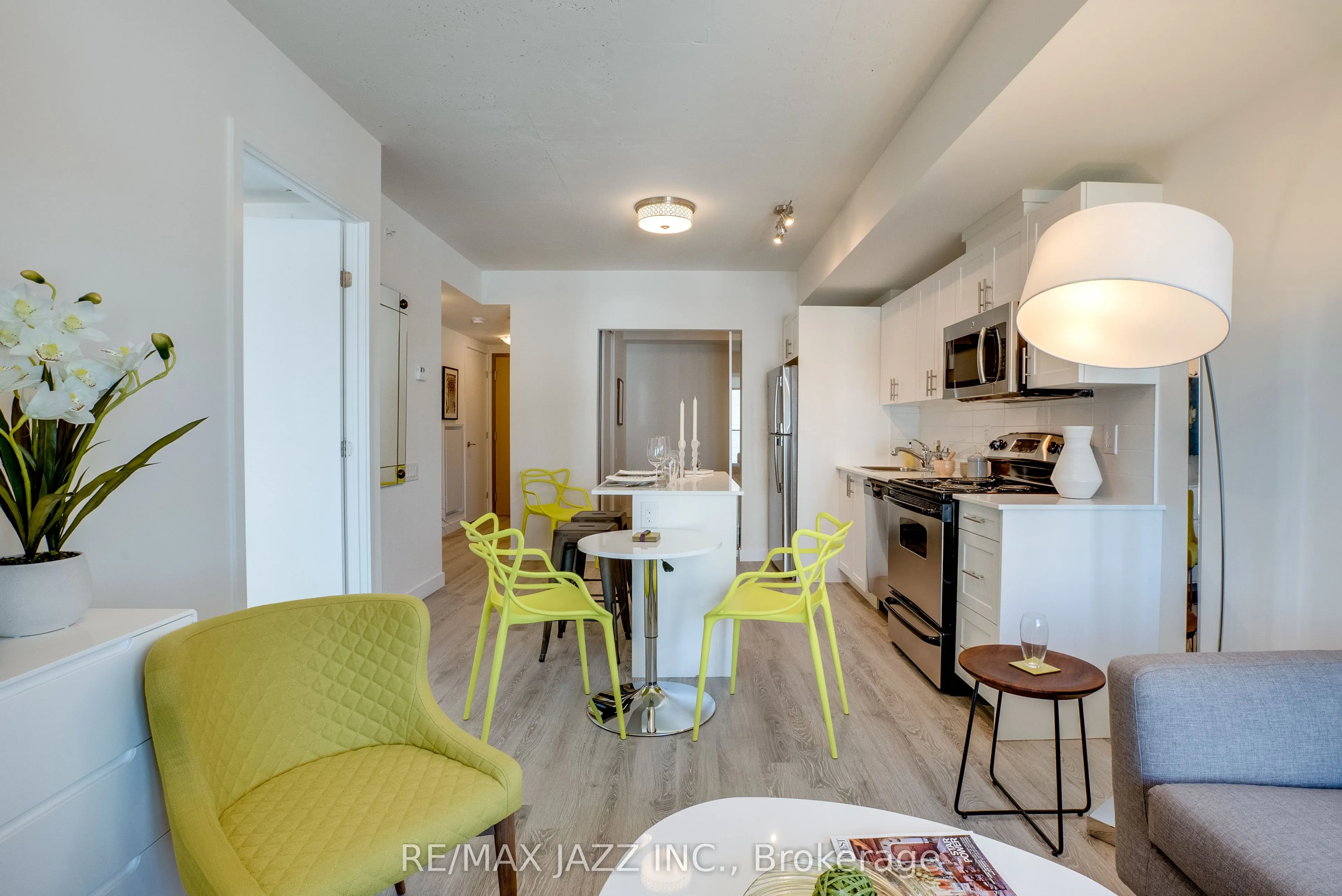 100 Bond Street E, #707