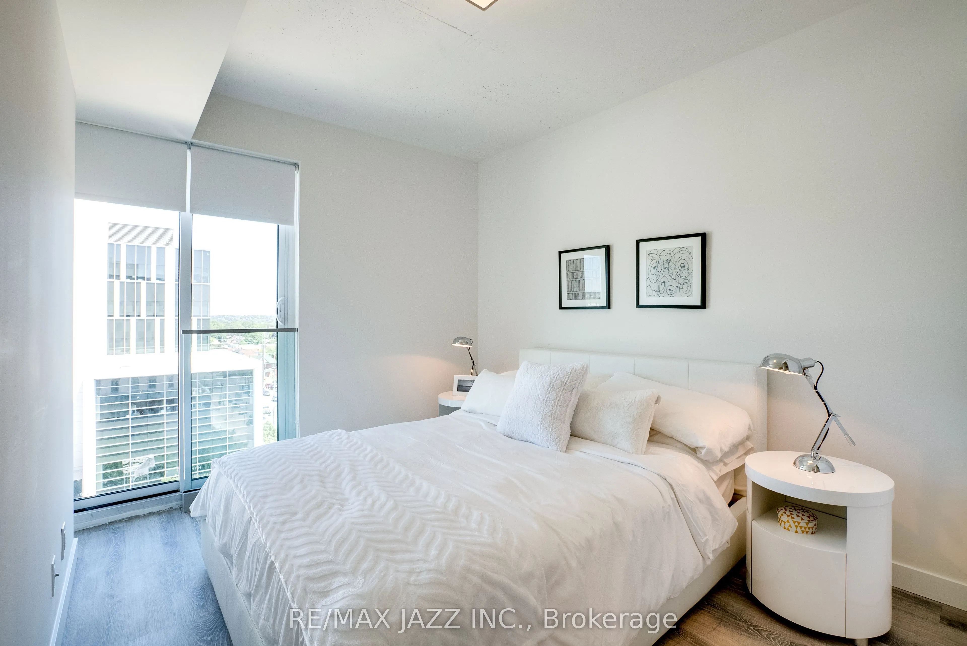 100 Bond Street E, #707