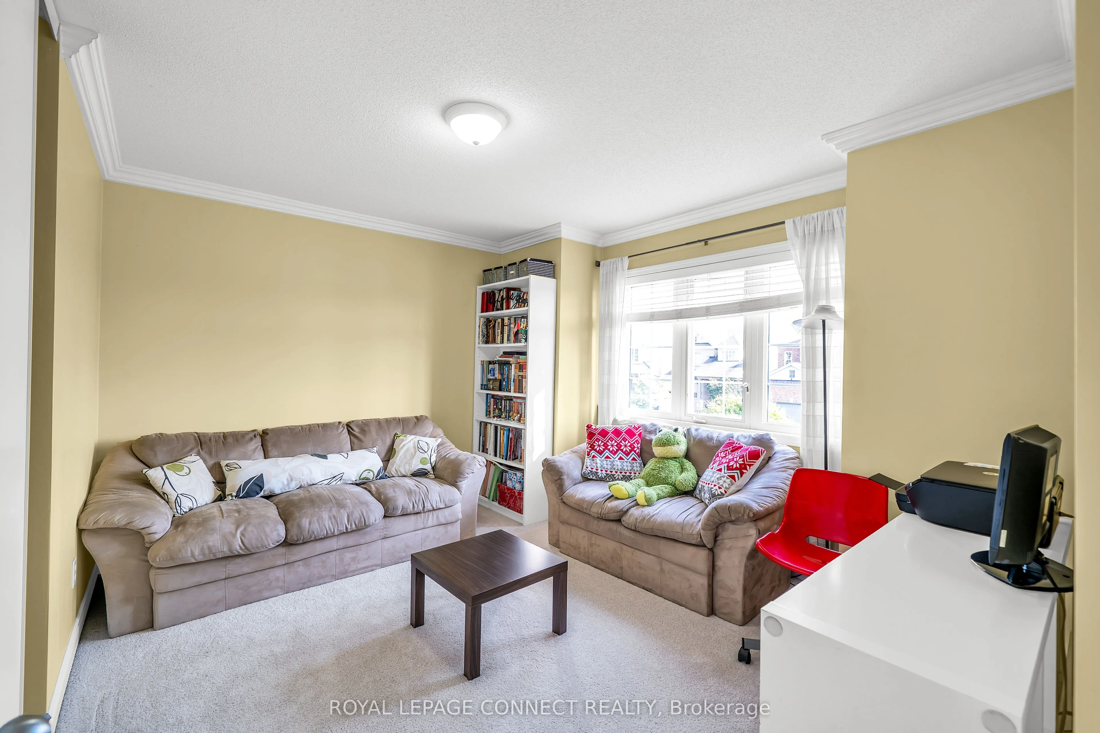 4 Lonsdale Court