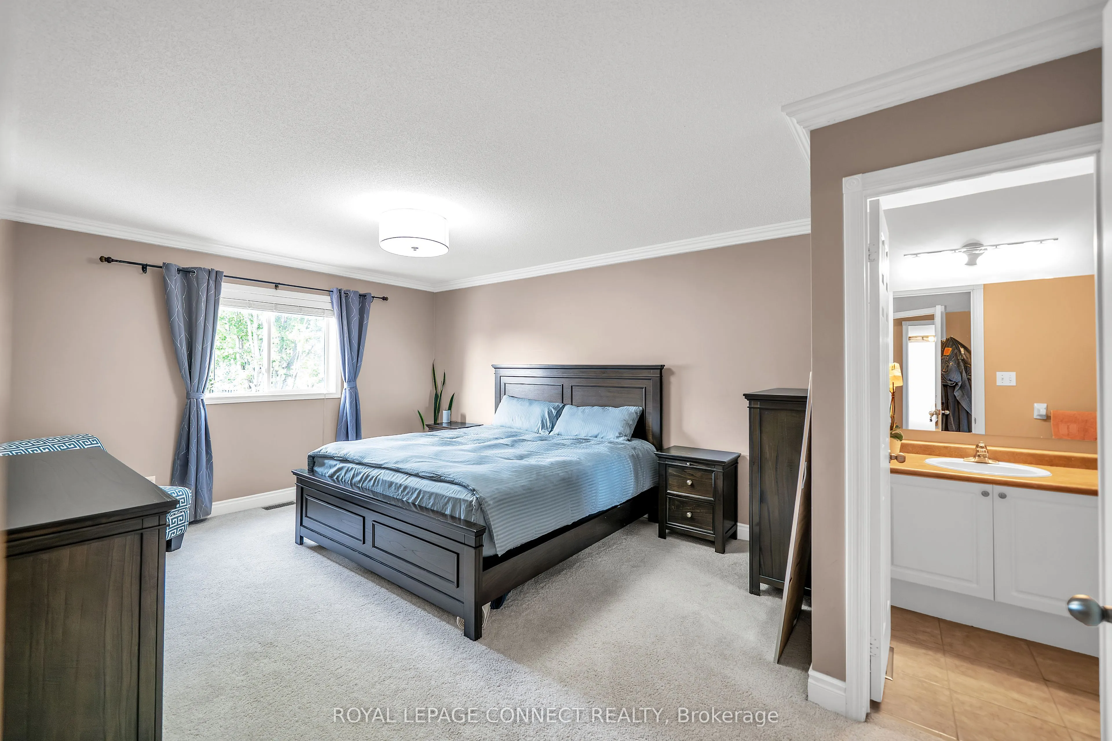 4 Lonsdale Court