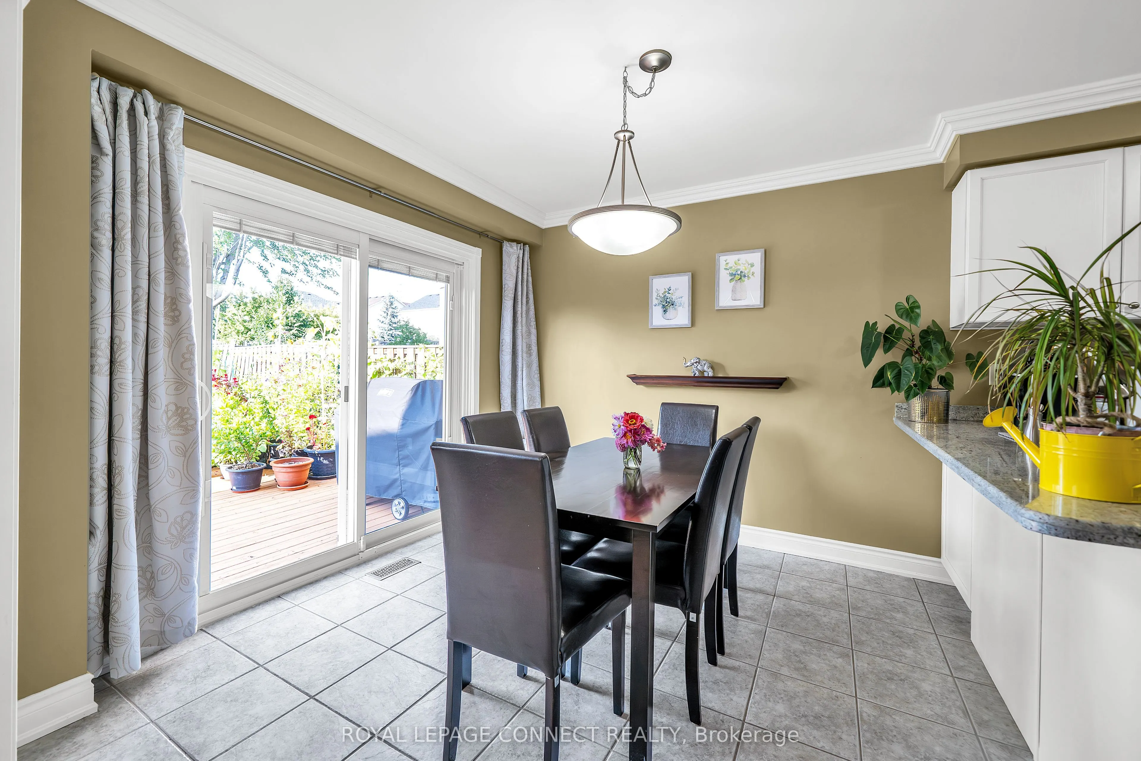 4 Lonsdale Court