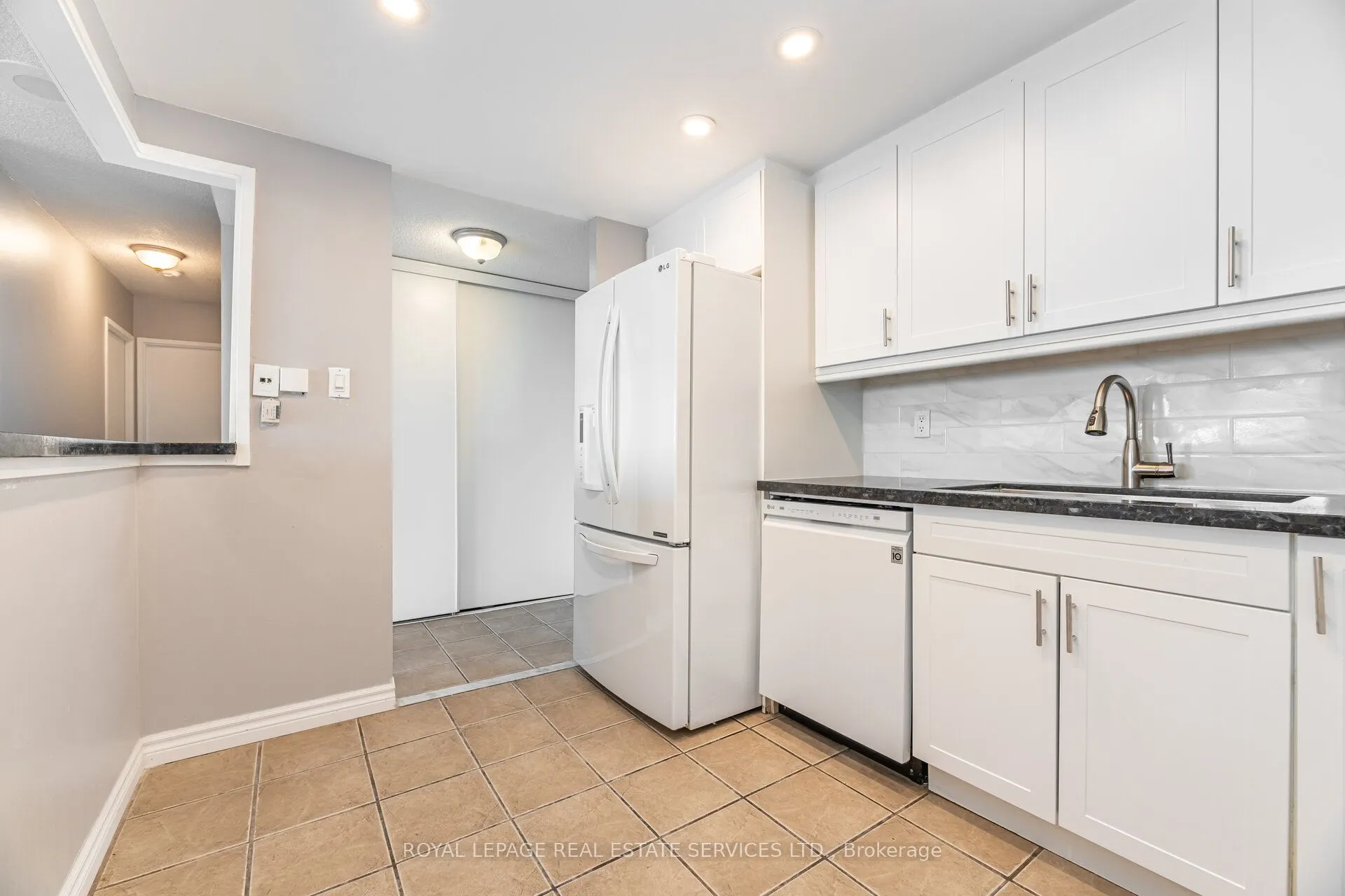 20 Dean Park Road, #1102