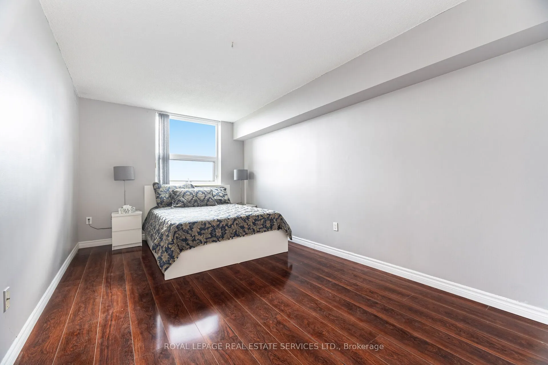 20 Dean Park Road, #1102