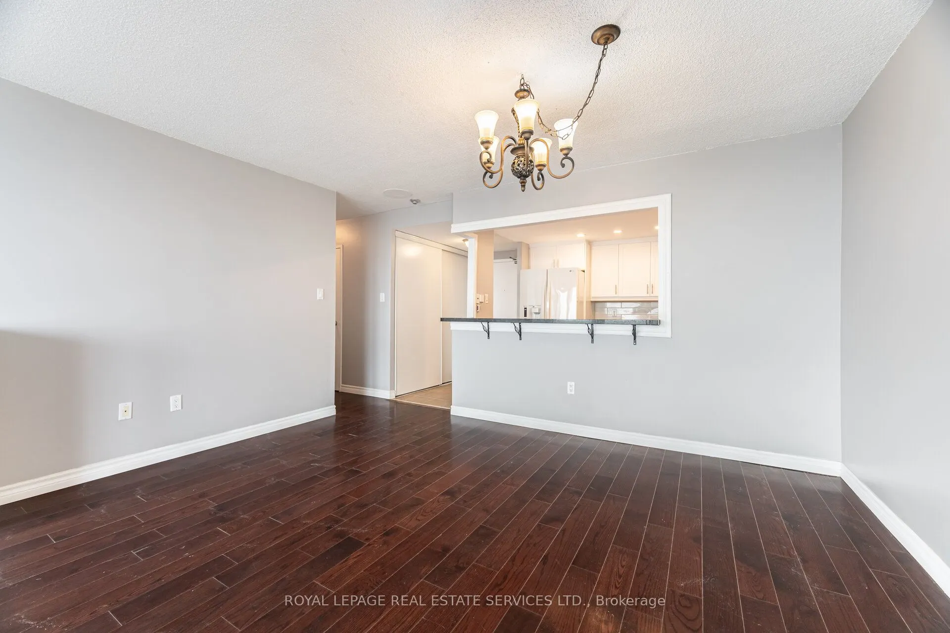 20 Dean Park Road, #1102