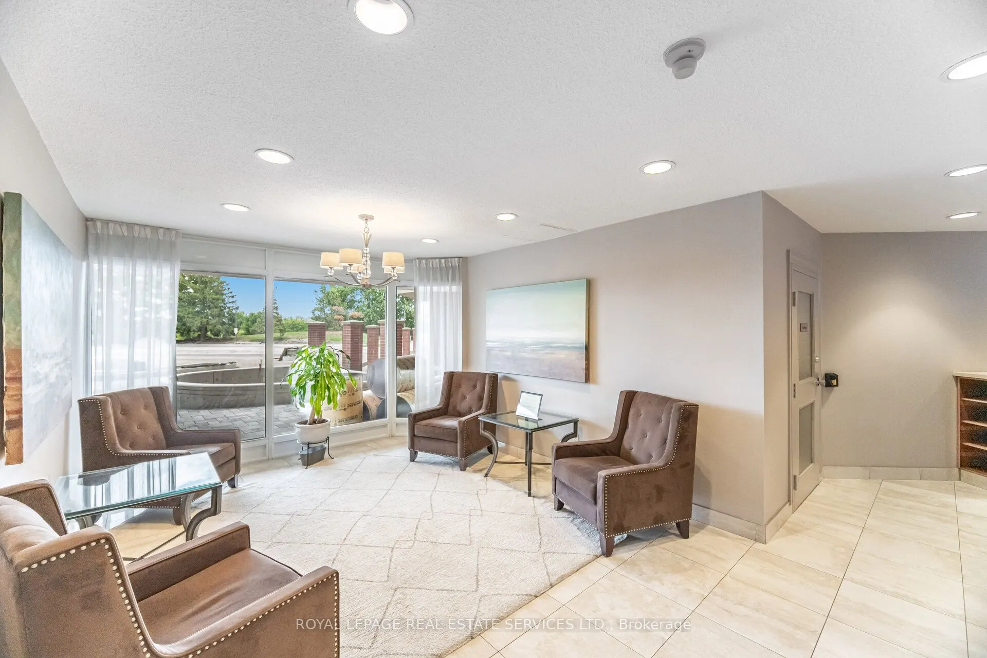 20 Dean Park Road, #1102