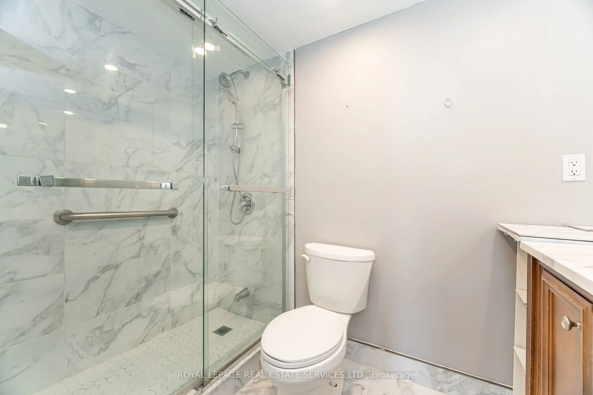 20 Dean Park Road, #1102