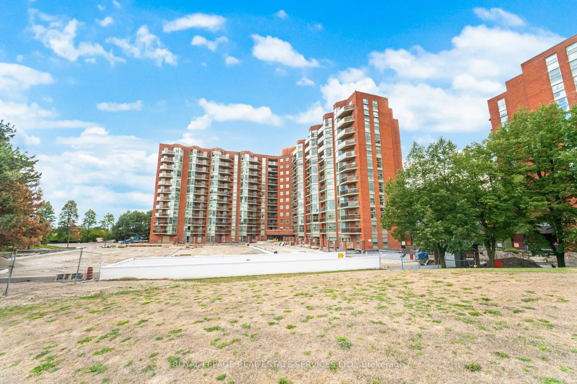 20 Dean Park Road, #1102