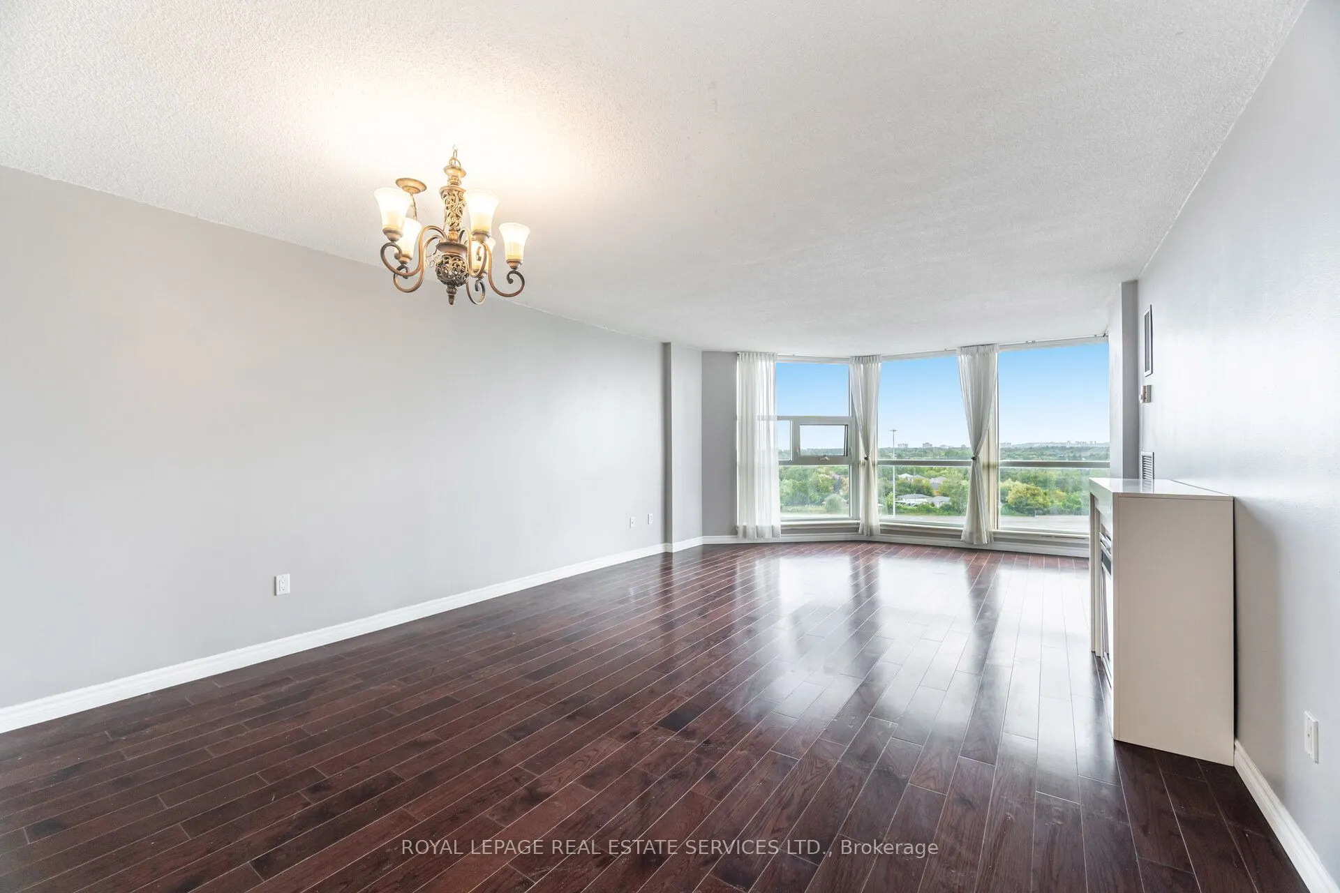 20 Dean Park Road, #1102
