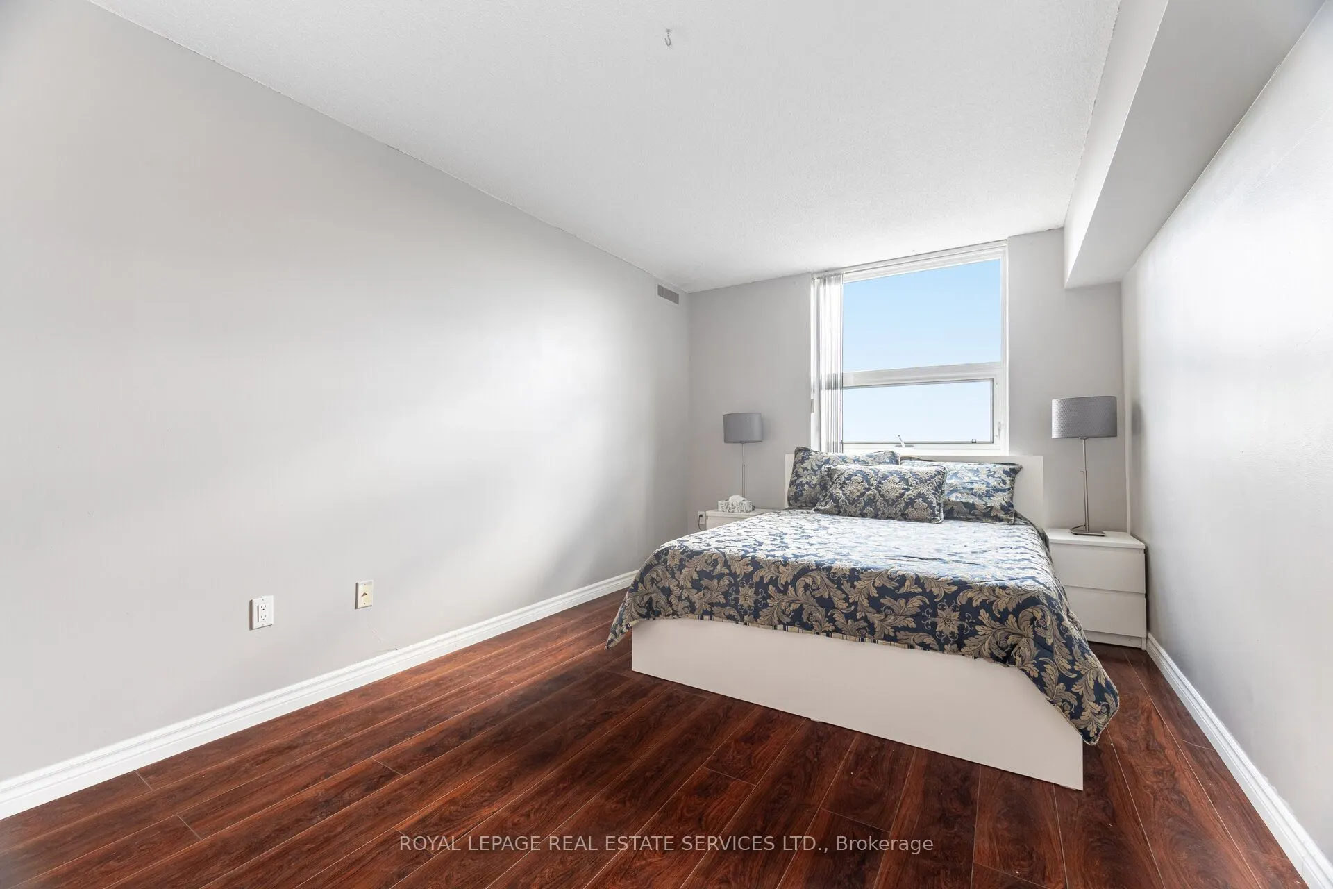 20 Dean Park Road, #1102
