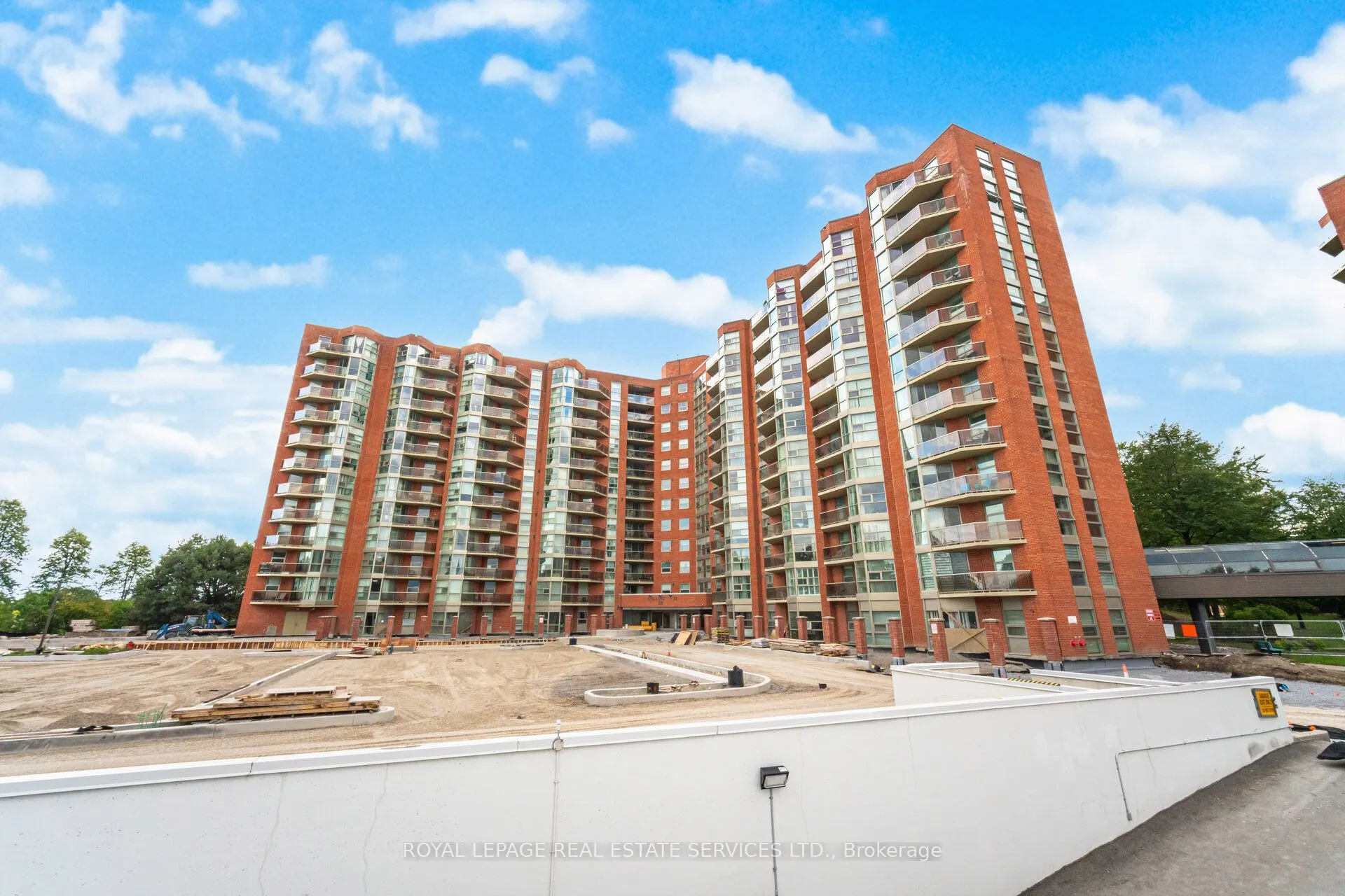 20 Dean Park Road, #1102