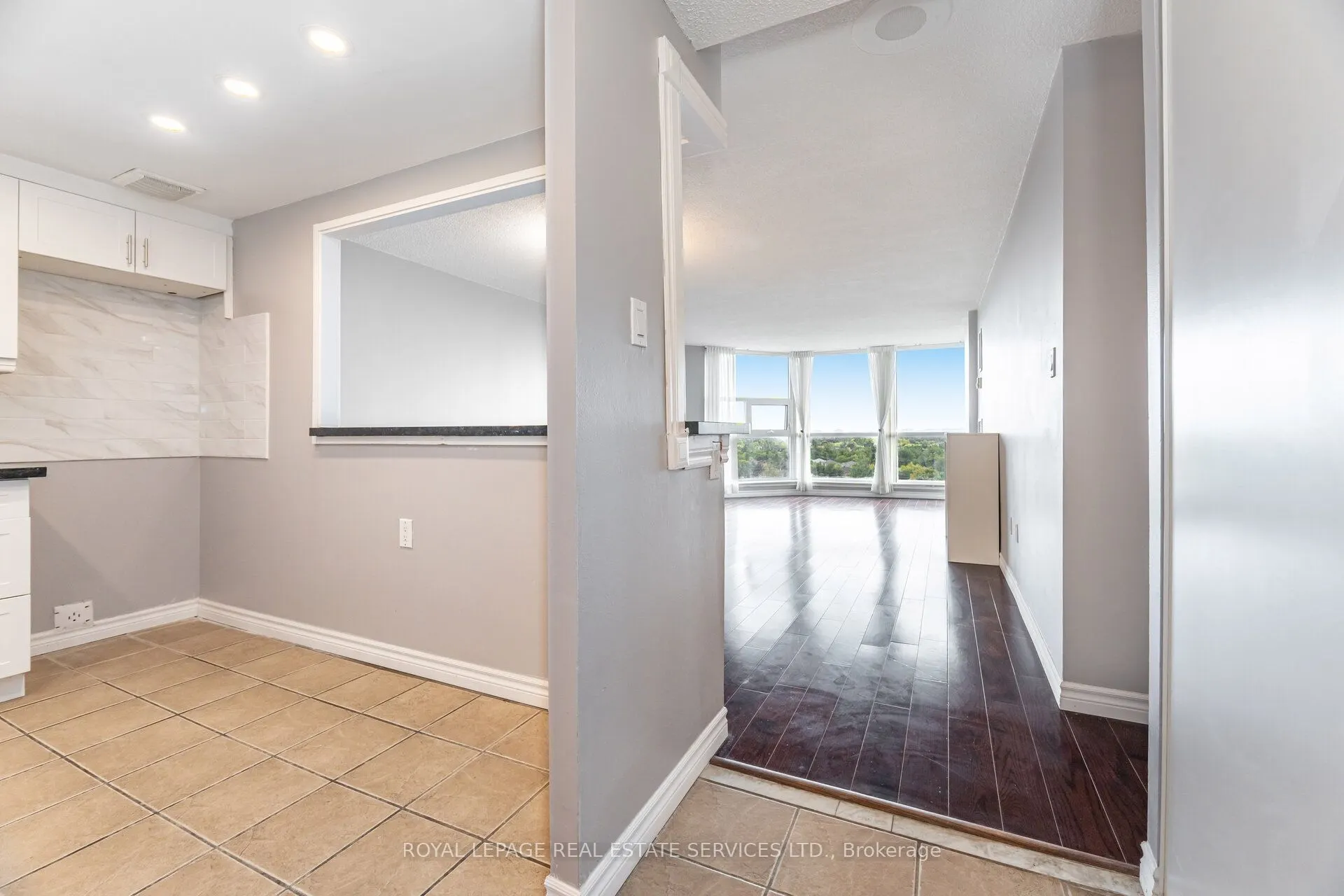 20 Dean Park Road, #1102