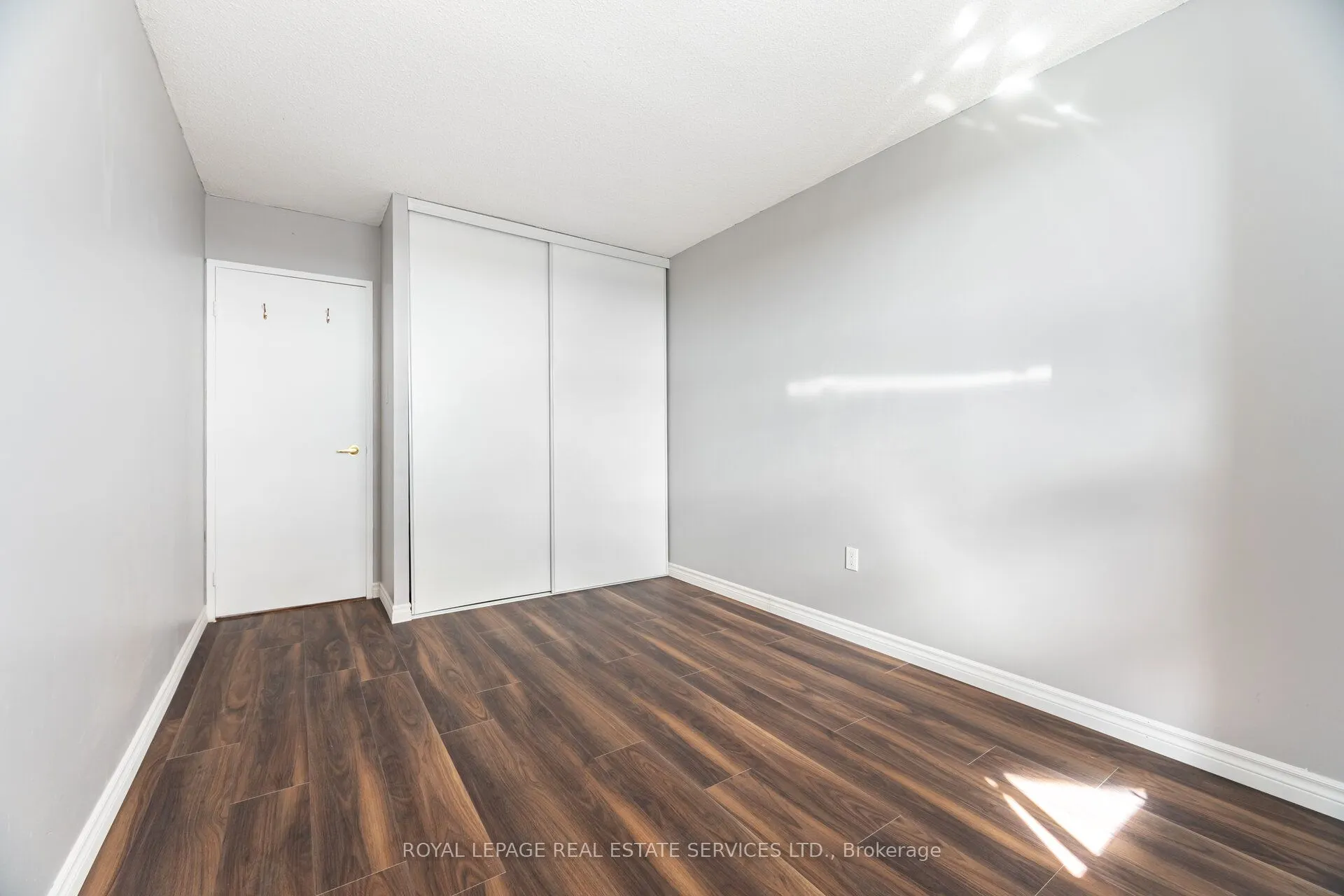 20 Dean Park Road, #1102