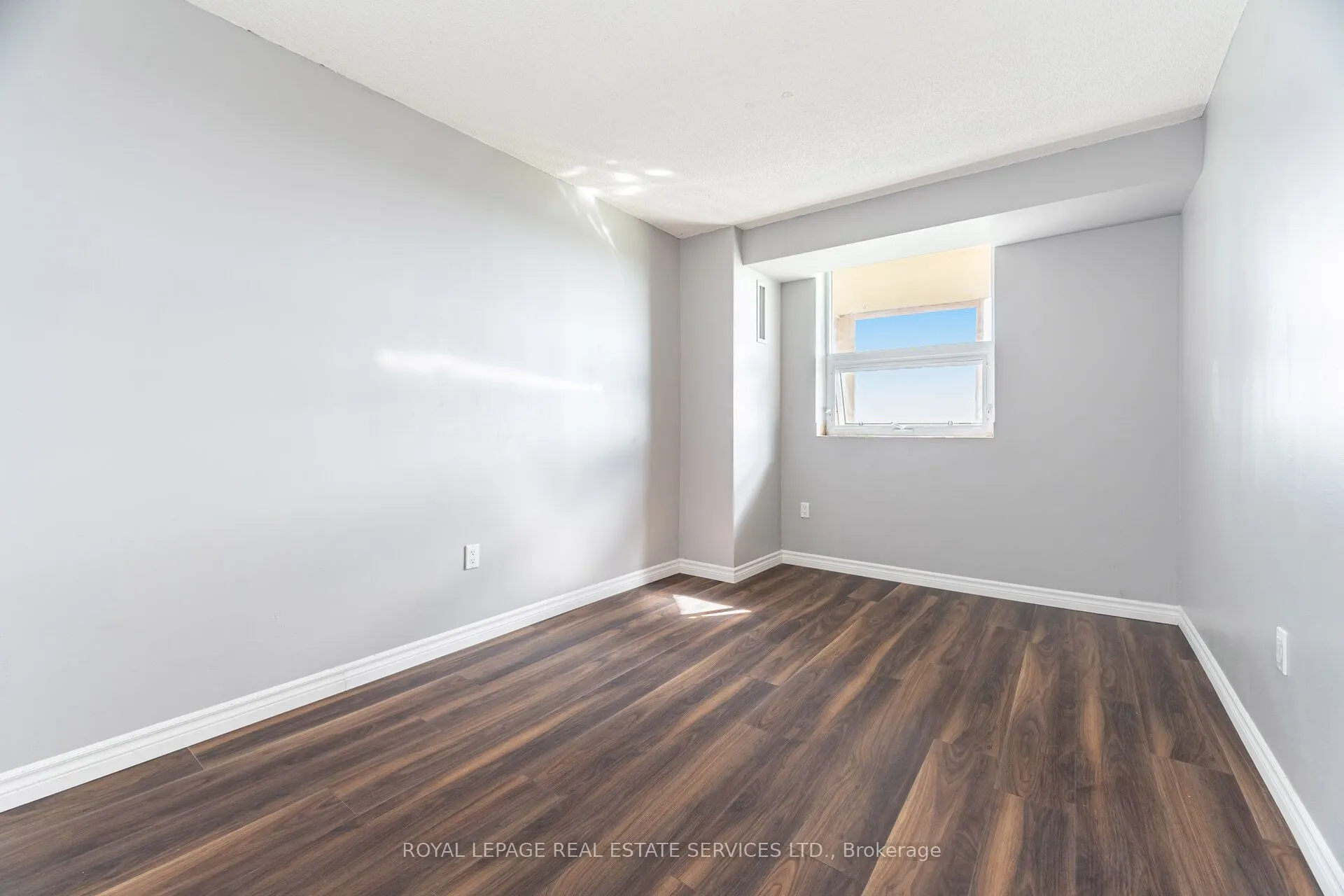 20 Dean Park Road, #1102