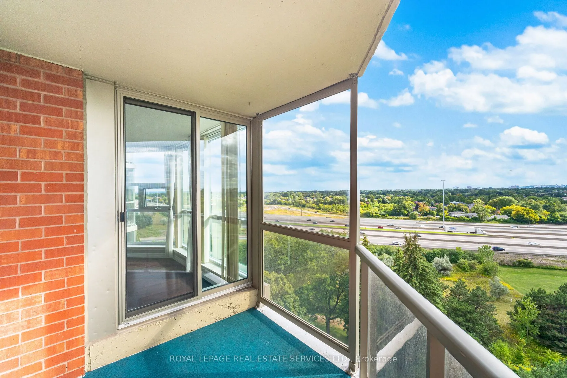 20 Dean Park Road, #1102