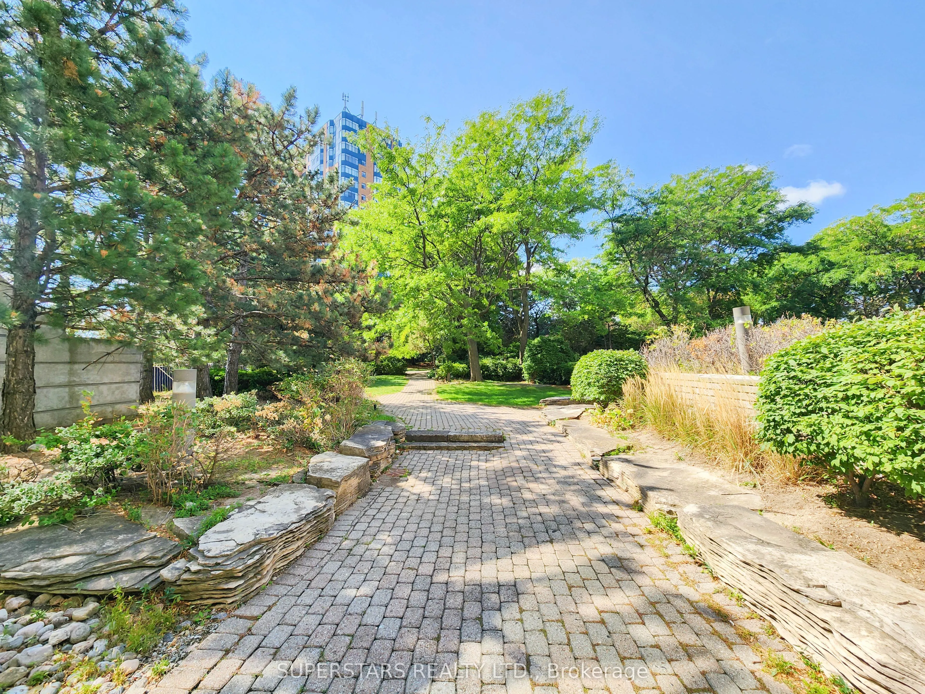 150 Alton Towers Circle, #813