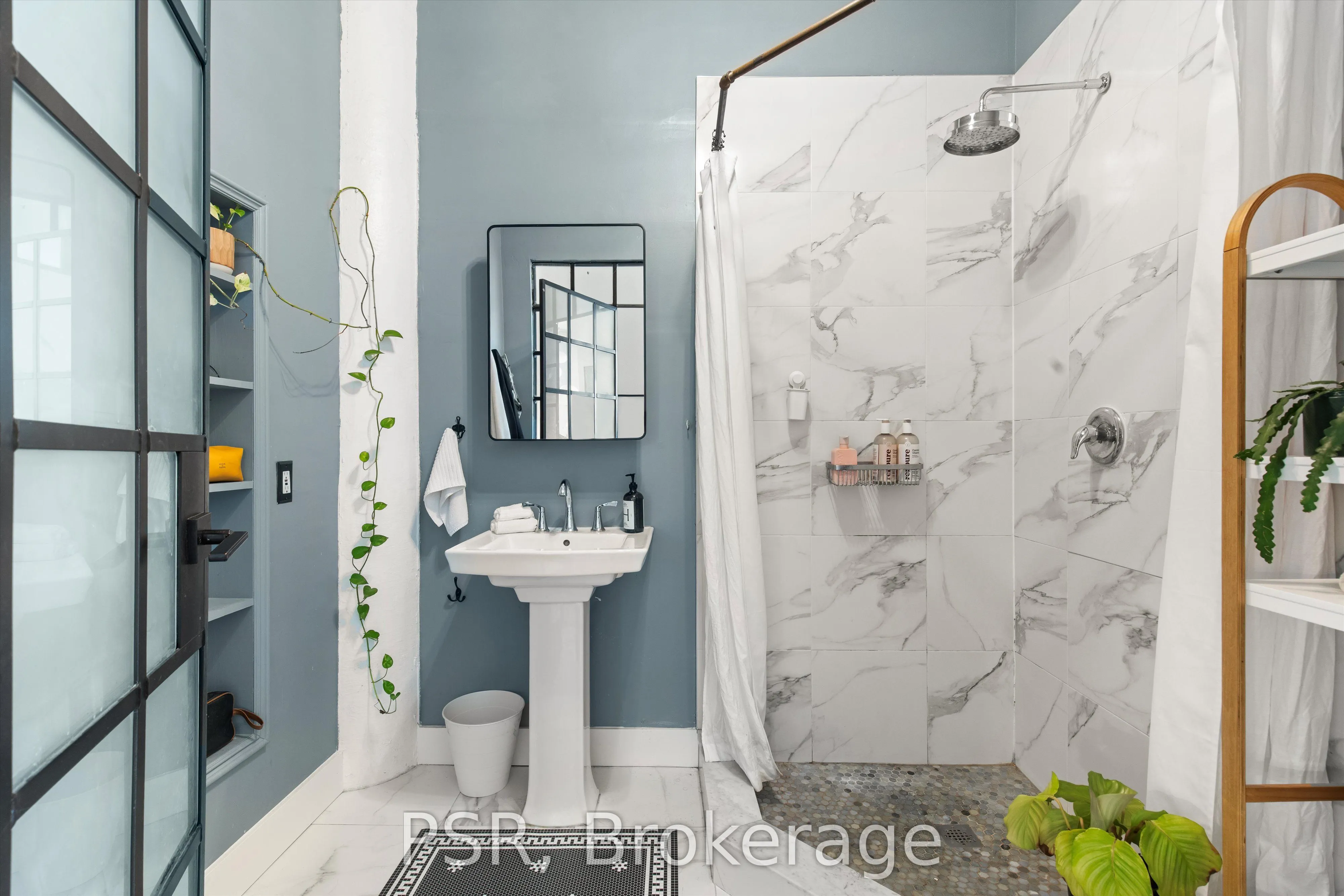 245 Carlaw Avenue, #400