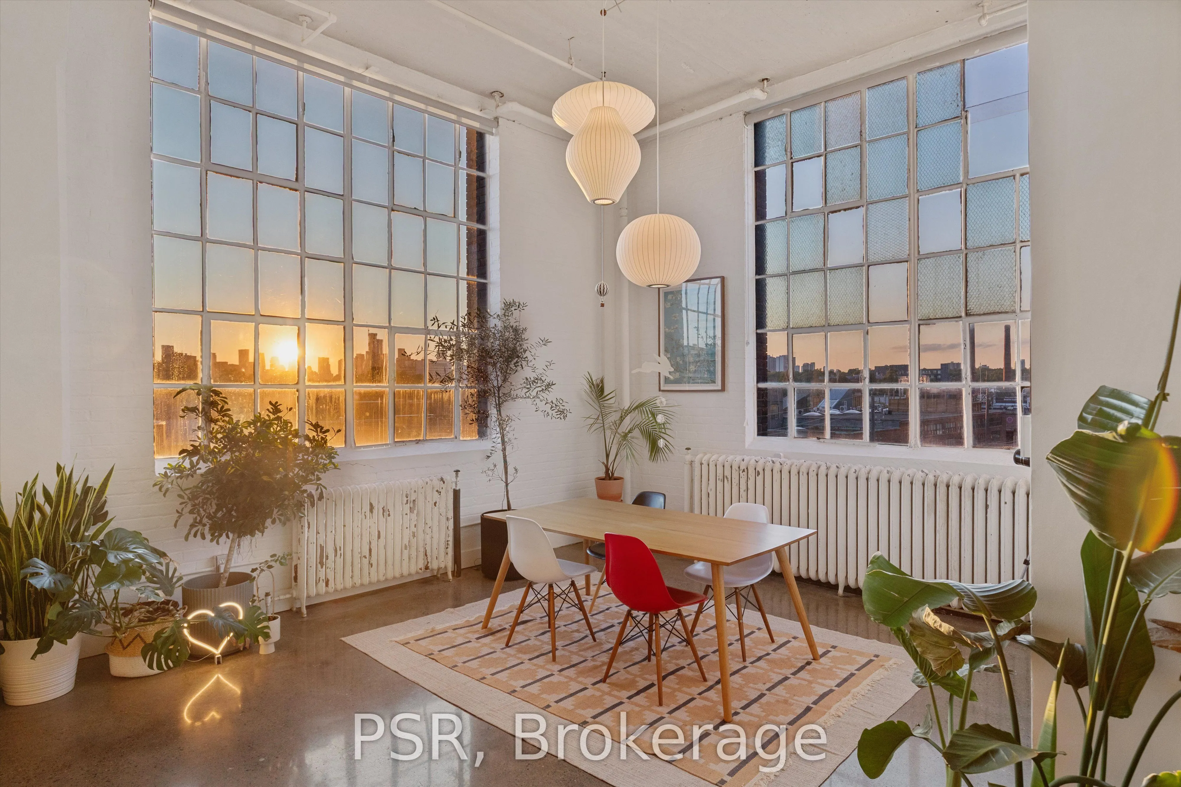 245 Carlaw Avenue, #400