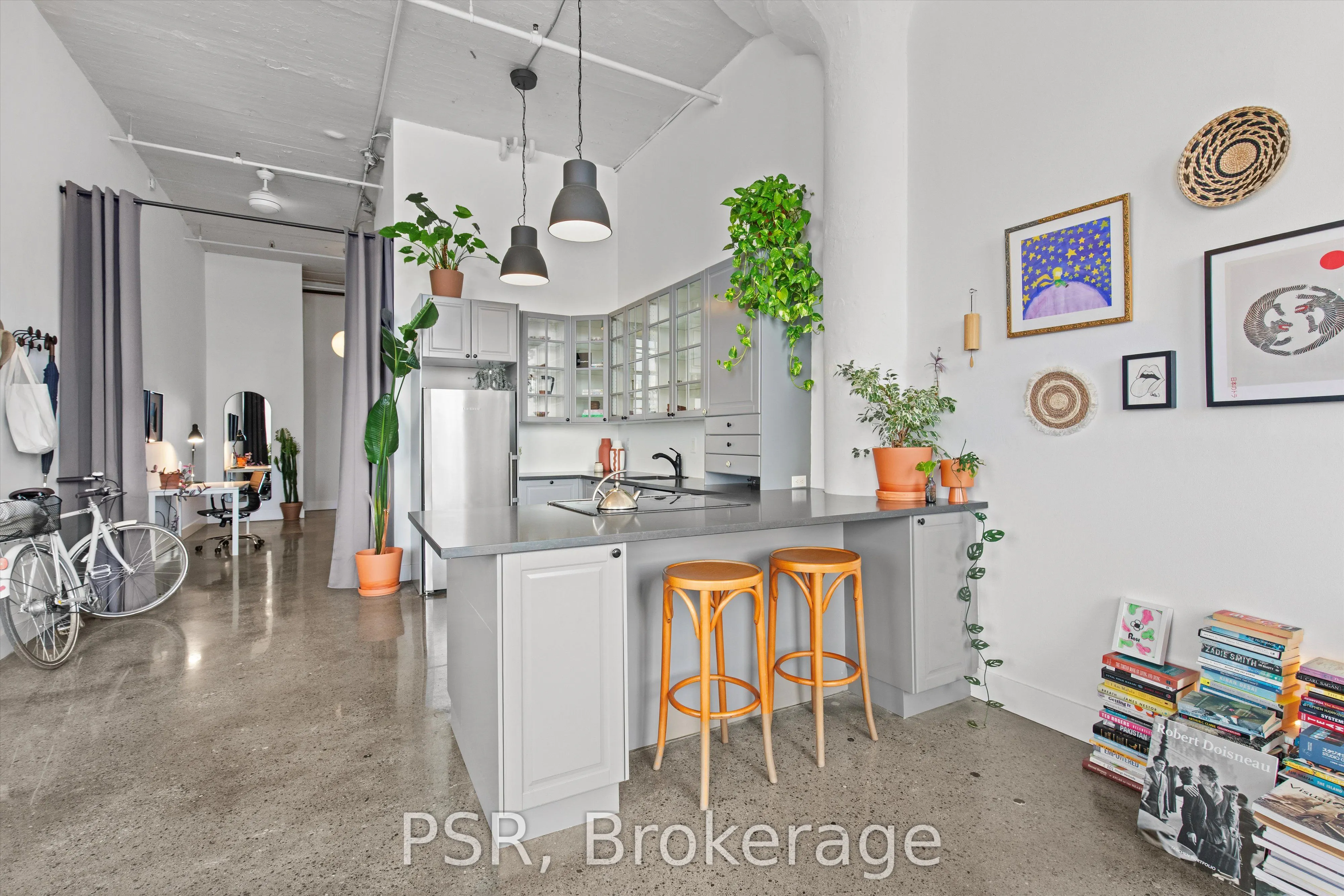 245 Carlaw Avenue, #400