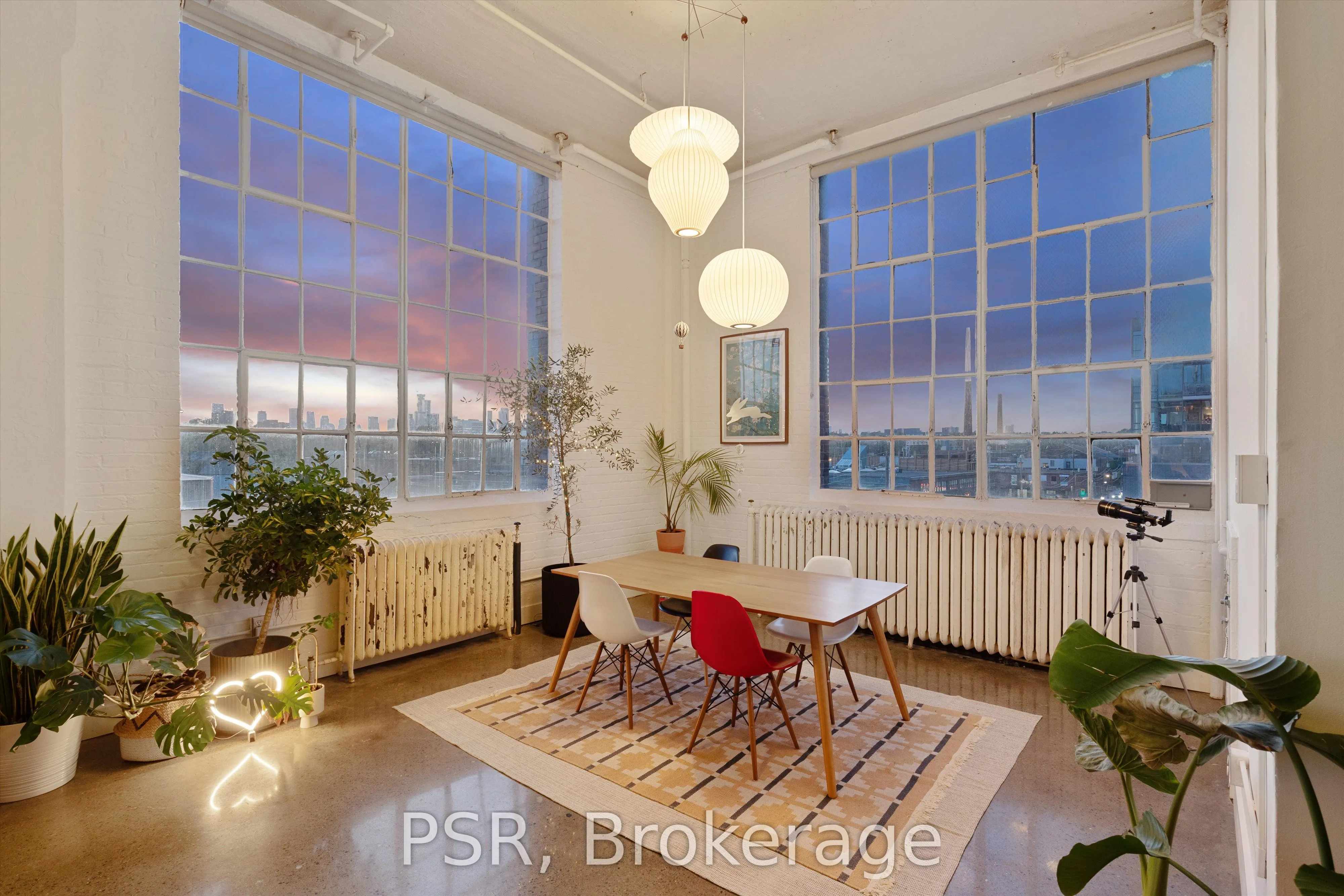 245 Carlaw Avenue, #400