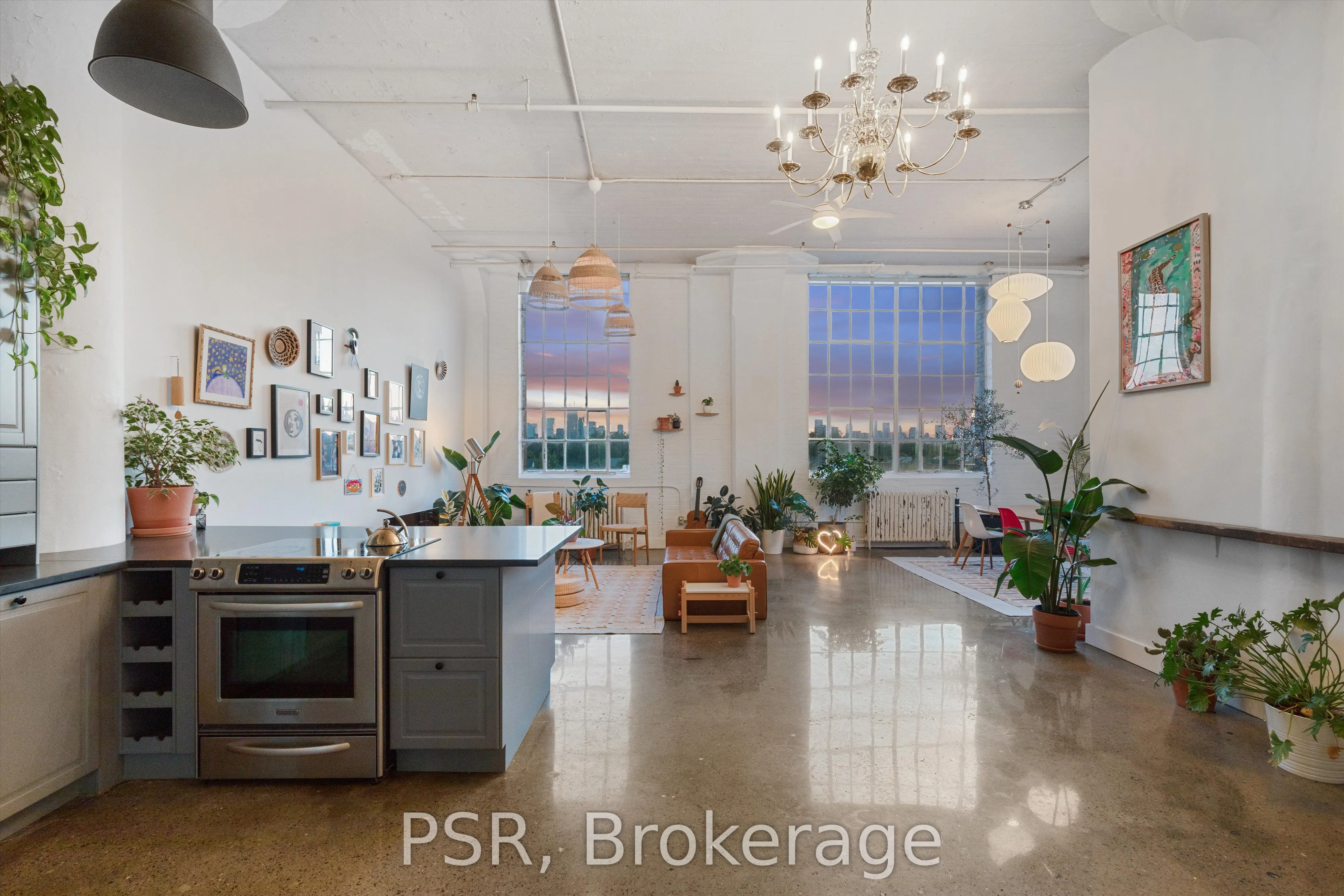 245 Carlaw Avenue, #400